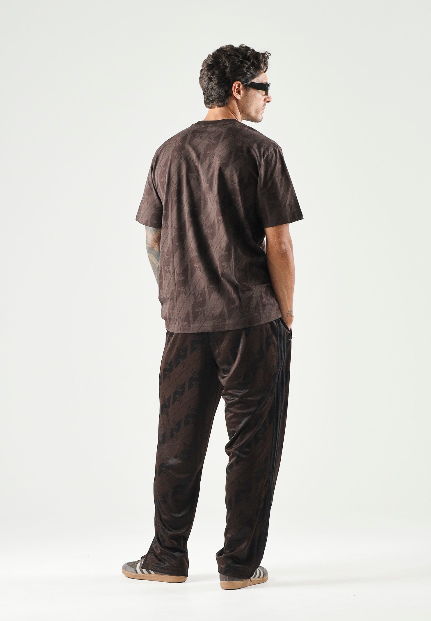 ADIDAS ORIGINALS T-shirt MONOGRAM AOP Aurora Coffee da uomo IA4531 . ADIDAS ORIGINALS 