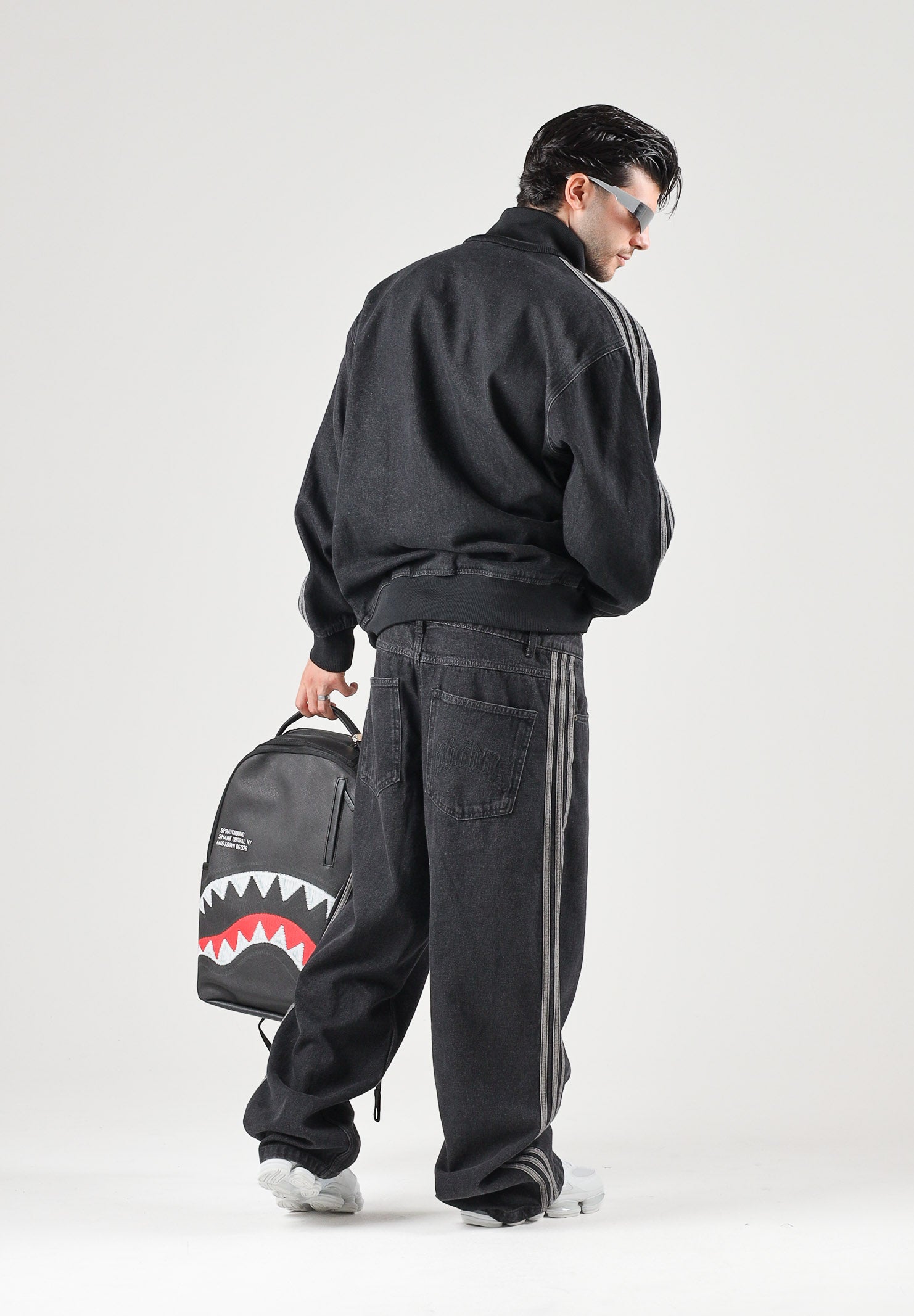 ADIDAS ORIGINALS Jeans CLASSIC STREET RELAXED denim nero per uomo e donna IB6947 . ADIDAS ORIGINALS 