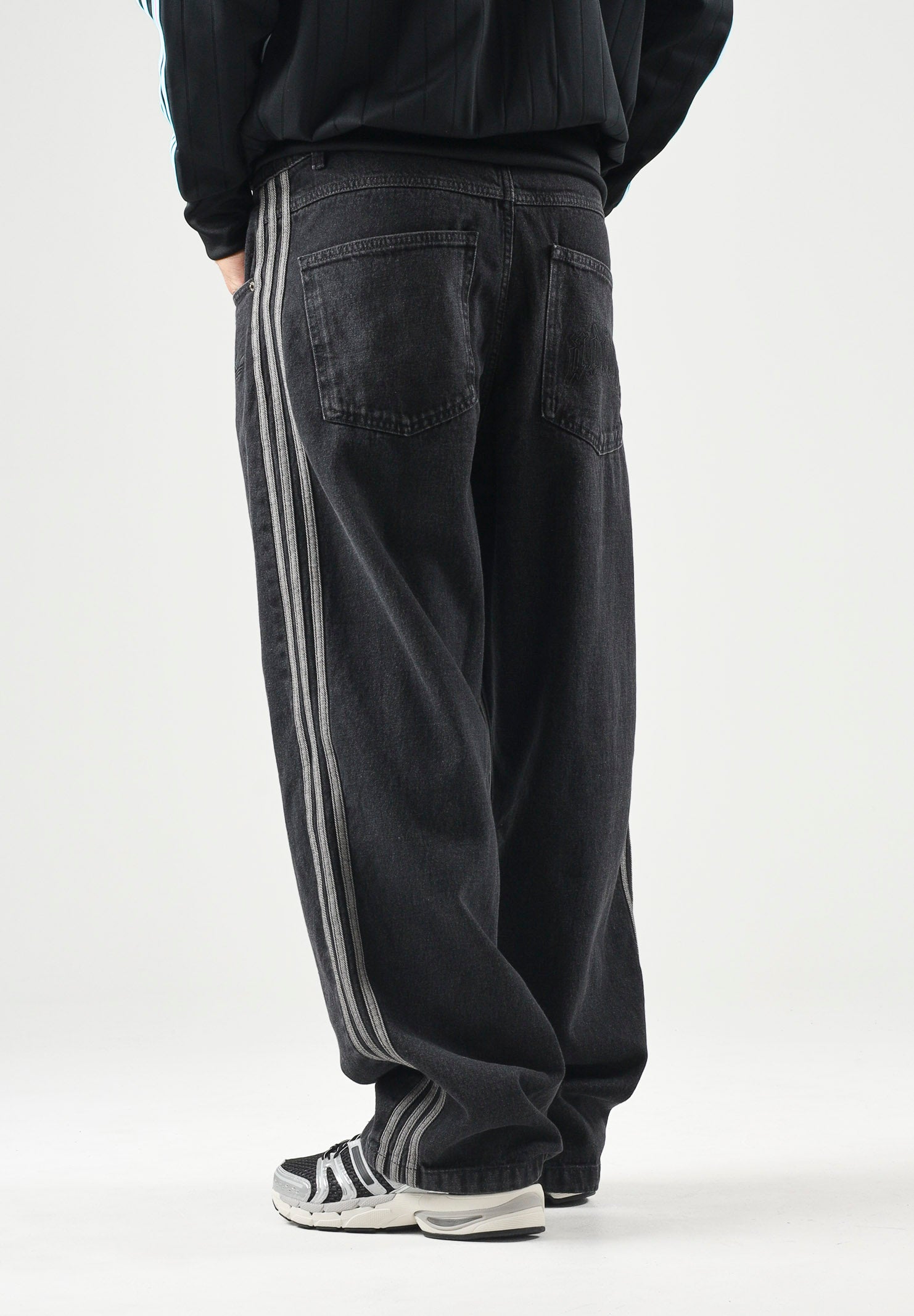 ADIDAS ORIGINALS Jeans CLASSIC STREET RELAXED da uomo IB6947 . ADIDAS ORIGINALS 