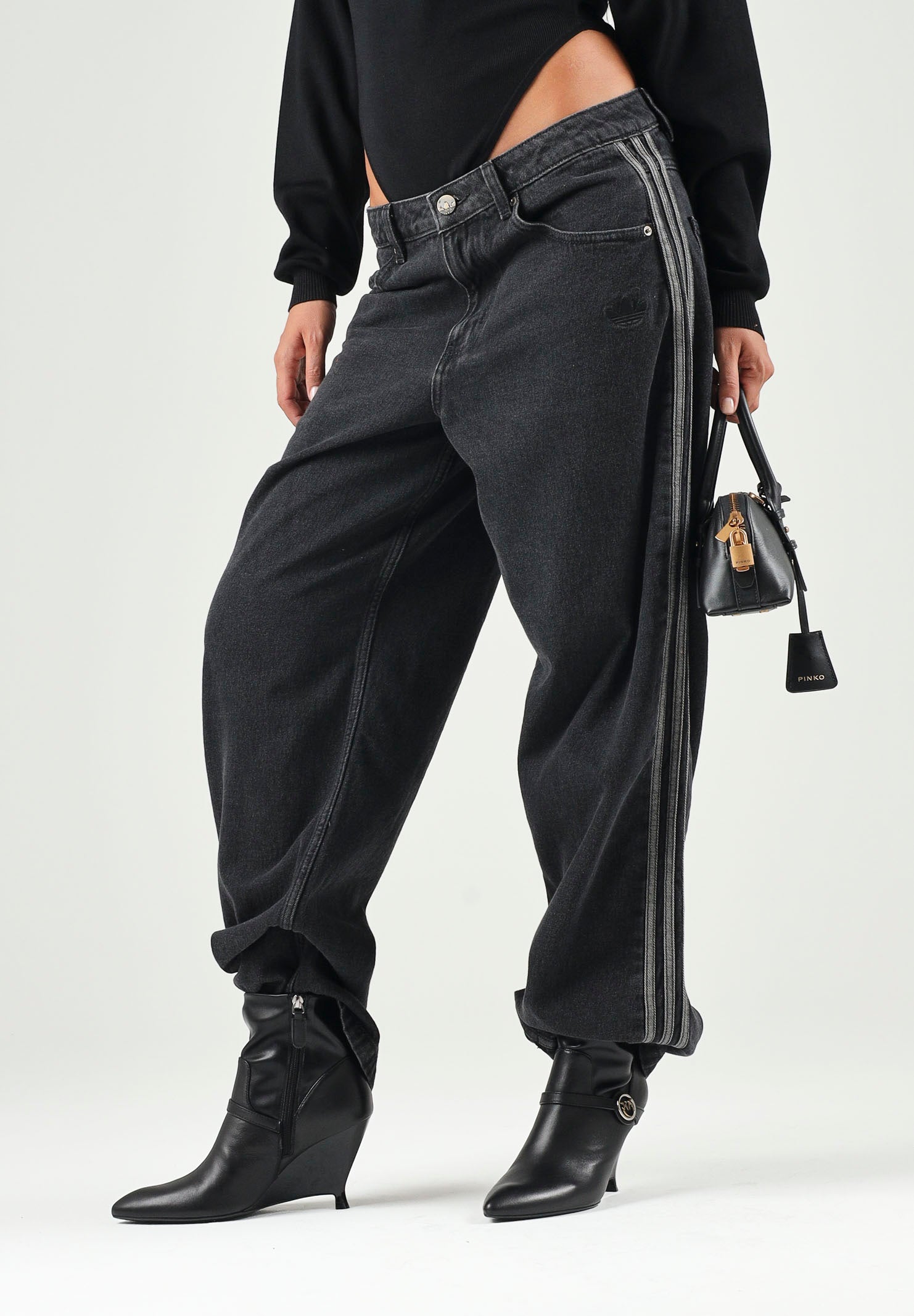 ADIDAS ORIGINALS Jeans CLASSIC STREET RELAXED da uomo e da donna IB6947 . ADIDAS ORIGINALS 