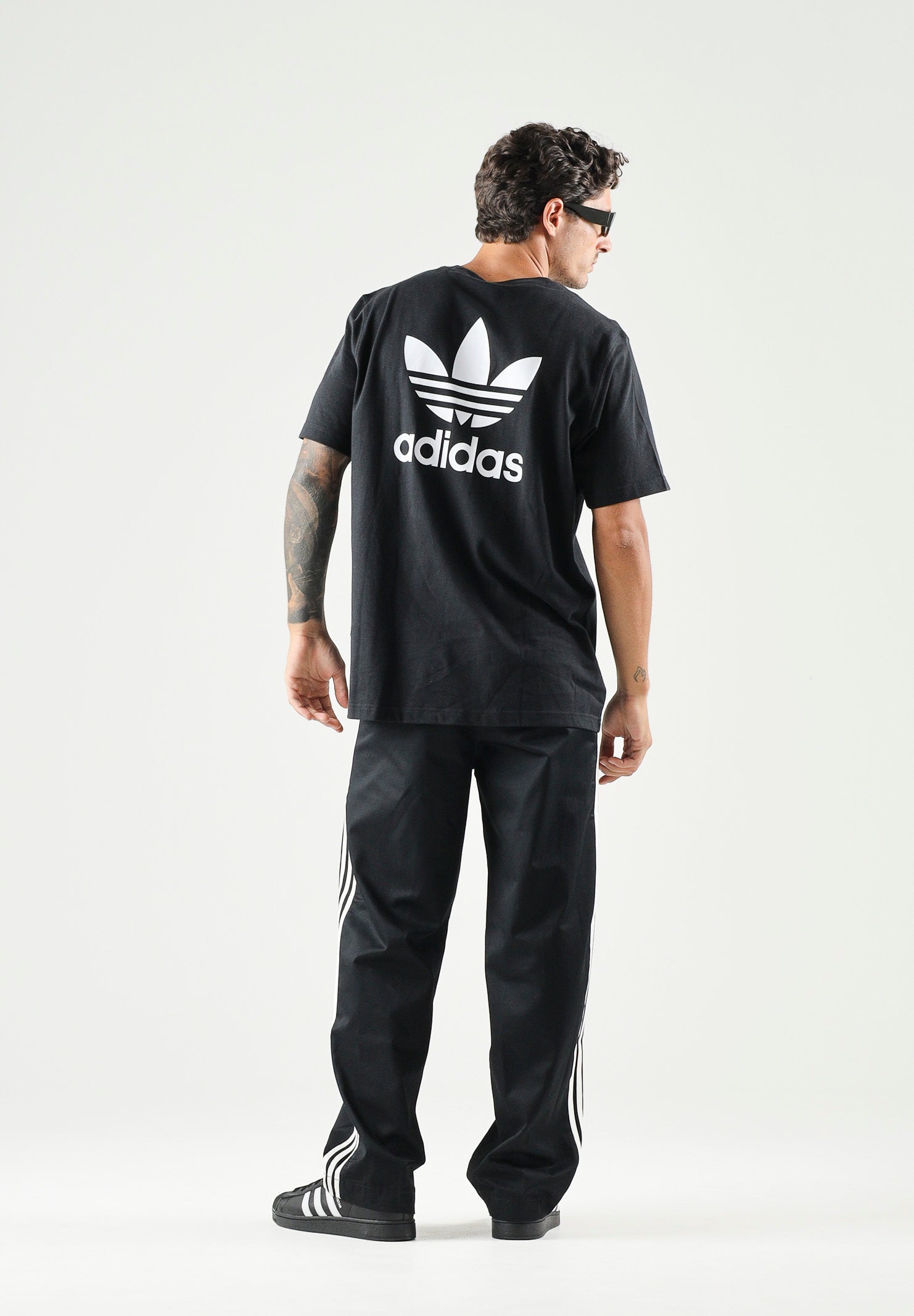 ADIDAS ORIGINALS T-shirt ADICOLOR CLASSIS a manica corta nera da uomo II5760 . ADIDAS ORIGINALS 