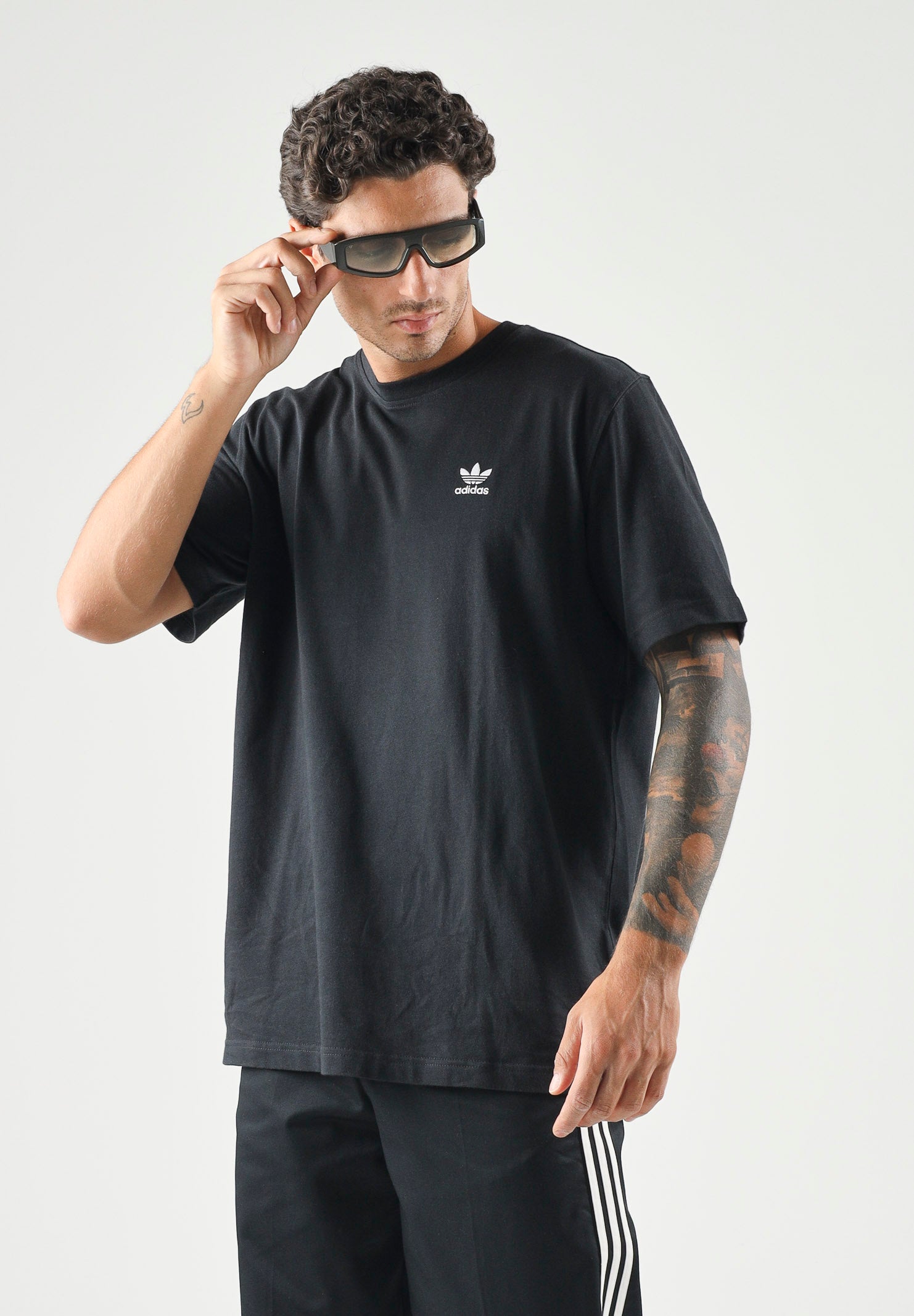ADIDAS ORIGINALS T-shirt ADICOLOR CLASSIS a manica corta nera da uomo II5760 . ADIDAS ORIGINALS 