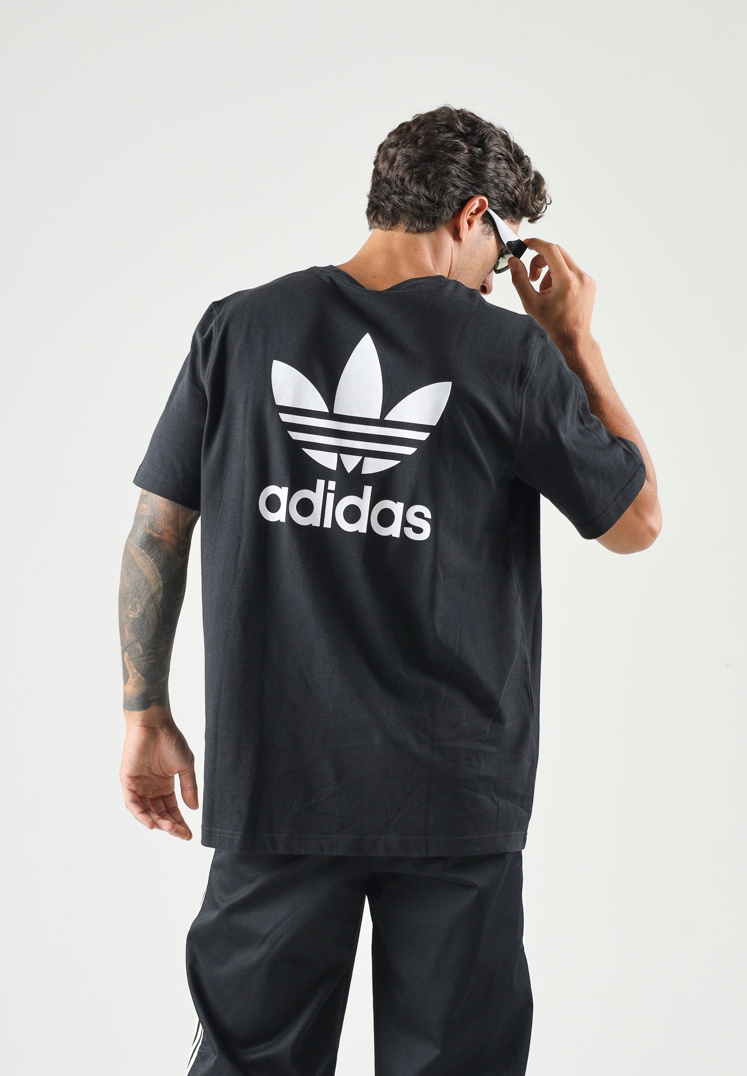 ADIDAS ORIGINALS T-shirt ADICOLOR CLASSIS a manica corta nera da uomo II5760 . ADIDAS ORIGINALS 