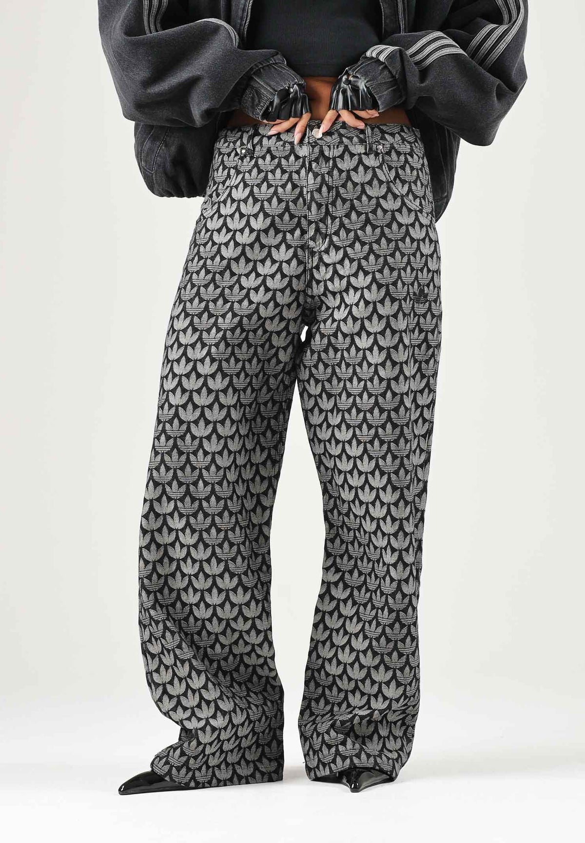 ADIDAS ORGINALS Jeans DENIM LOOSE MONOGRAM in denim nero per uomo e donna KC6380 . ADIDAS ORIGINALS 