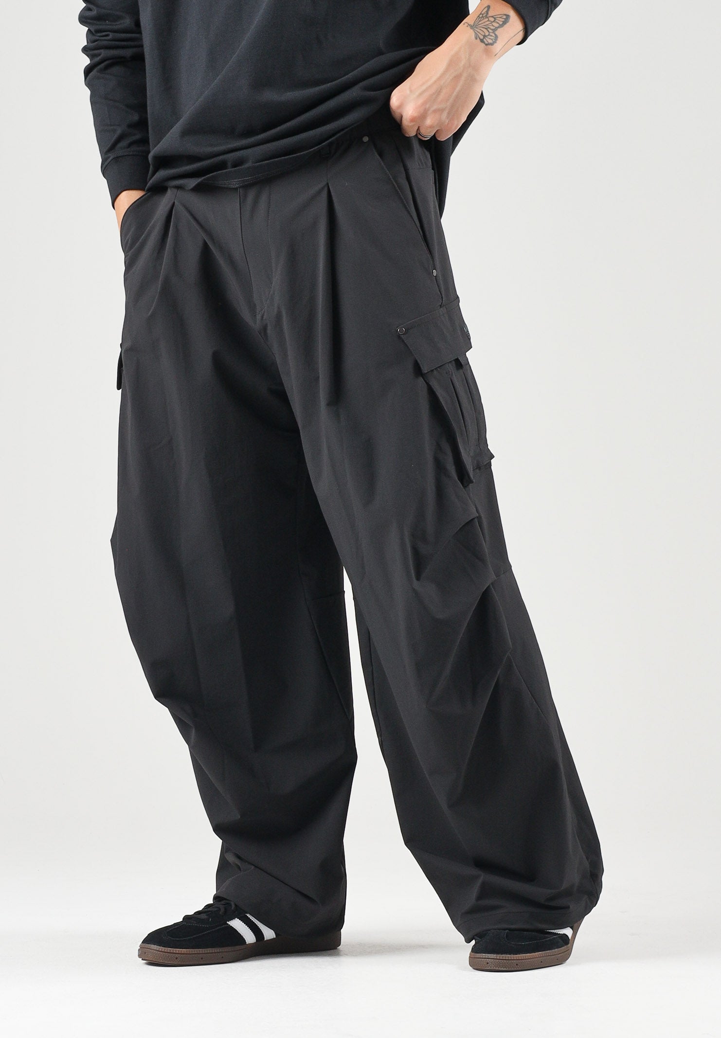 ADIDAS ORIGINALS Pantaloni UTILITY  ESSENTIALS neri da uomo KD2780 . ADIDAS ORIGINALS 