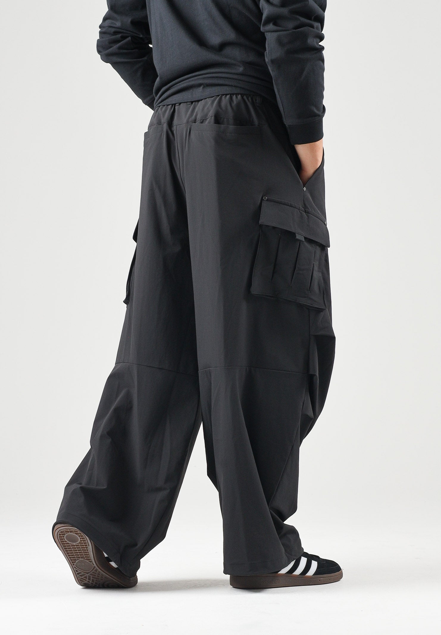 ADIDAS ORIGINALS Pantaloni UTILITY  ESSENTIALS neri da uomo KD2780 . ADIDAS ORIGINALS 