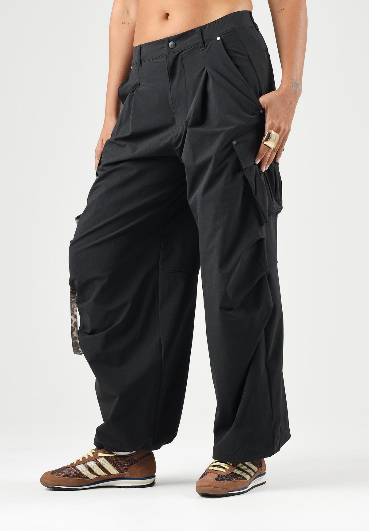 ADIDAS ORIGINALS Pantaloni UTILITY  ESSENTIALS neri da uomo e da uomo KD2780 . ADIDAS ORIGINALS 