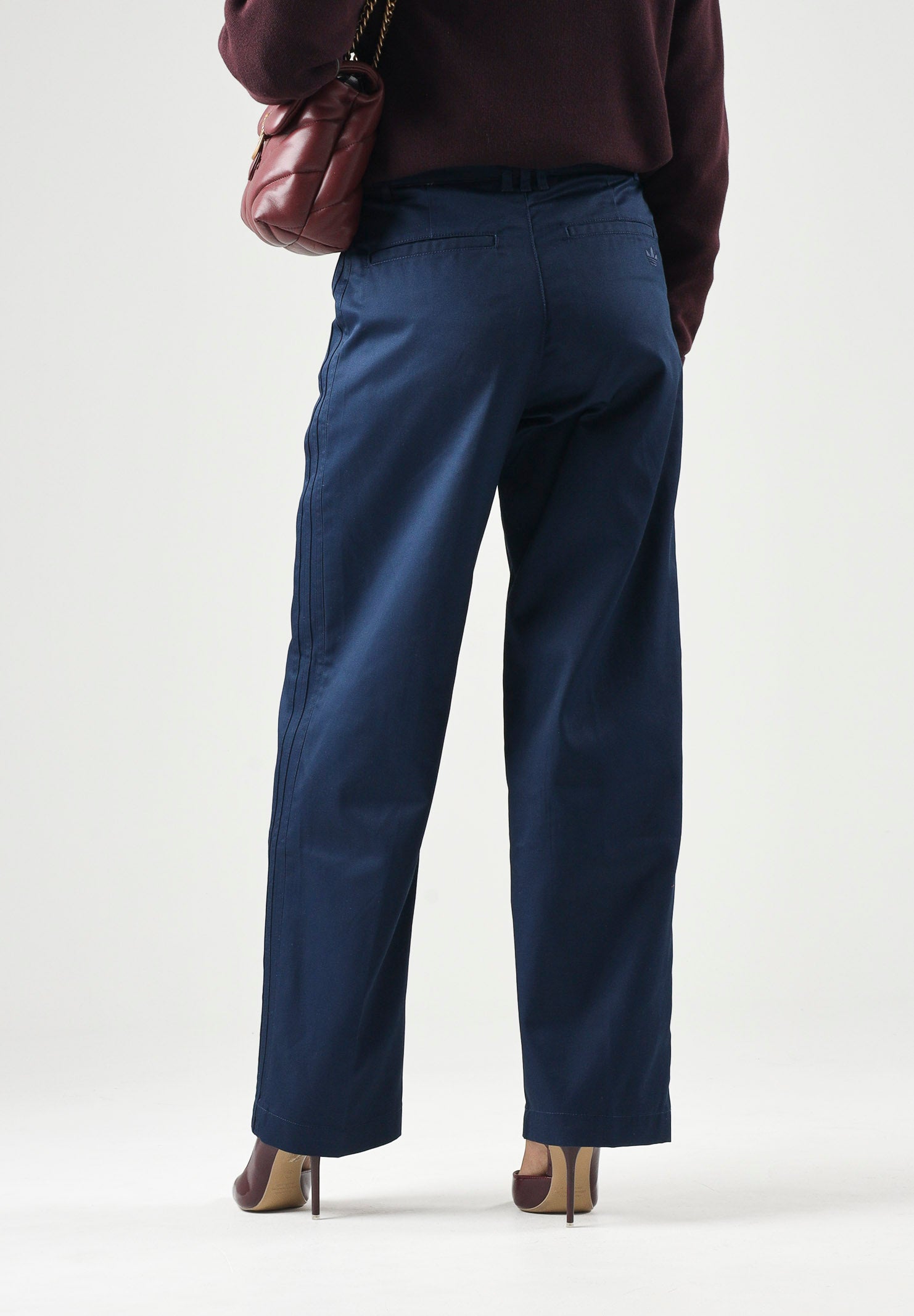 ADIDAS ORIGINALS Pantaloni casual 3-Stripes Pleated Pants nindig blu, colore basico blu, per uomo e donna. KE4176 . ADIDAS ORIGINALS 