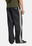 ADIDAS ORIGINALS Pantaloni  casual PLEATED 3 stripes nero per uomo e donna KE4177 . ADIDAS ORIGINALS 