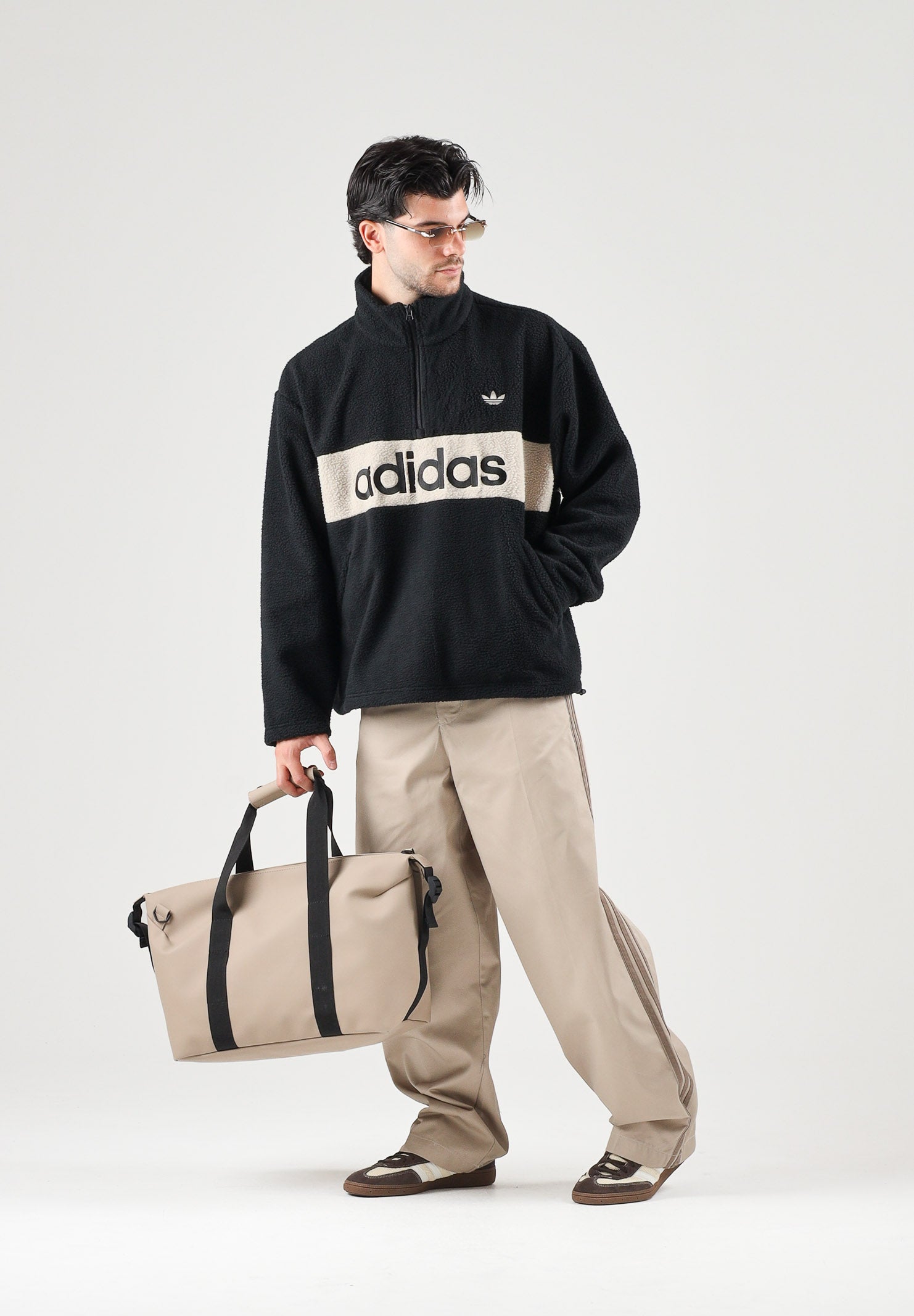 ADIDAS ORIGINALS Pullover mezza zip in pile nero per uomo e donna con mini logo trefoil iconico KG9164 . ADIDAS ORIGINALS 
