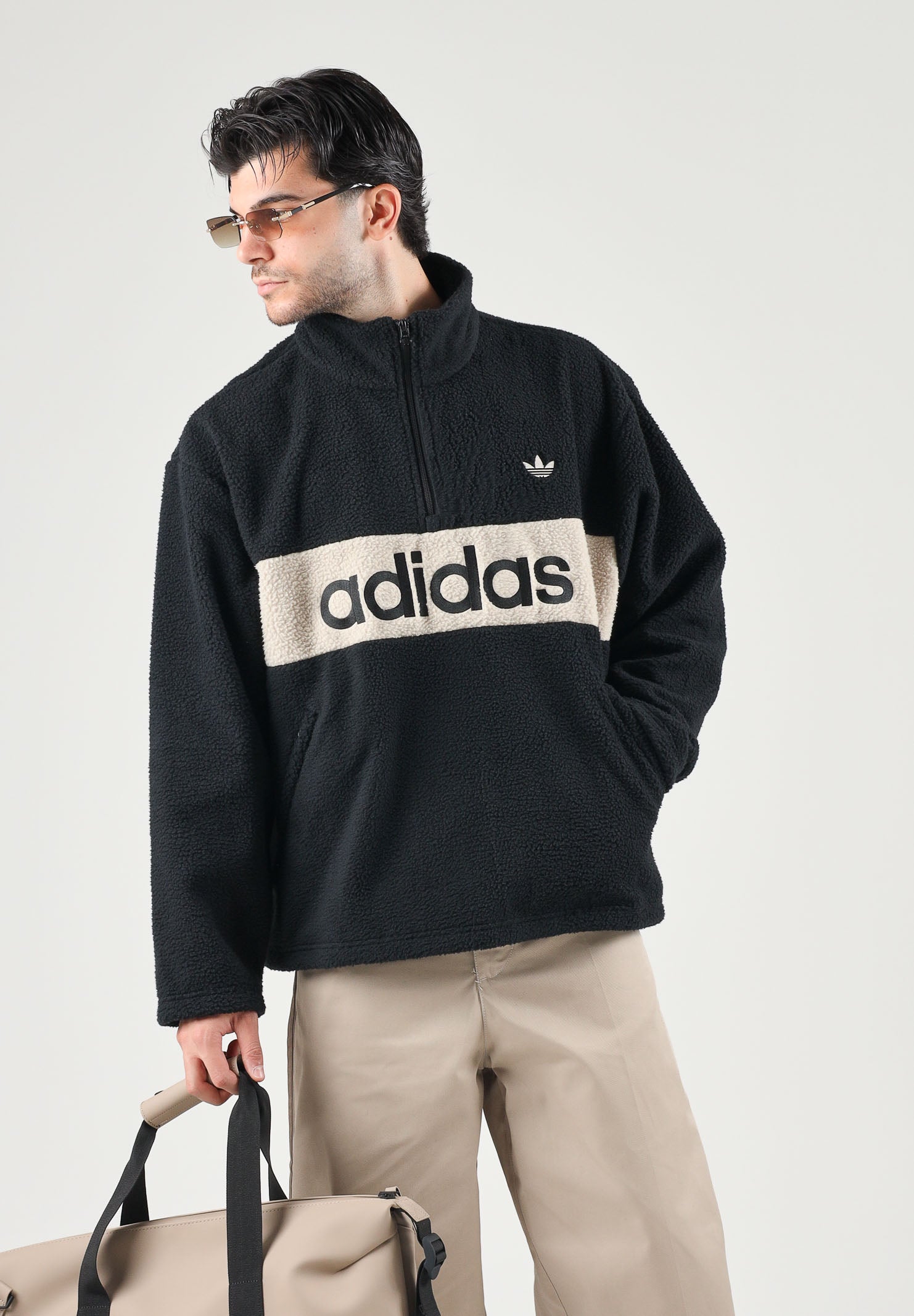 ADIDAS ORIGINALS Pullover mezza zip in pile nero per uomo e donna con mini logo trefoil iconico KG9164 . ADIDAS ORIGINALS 