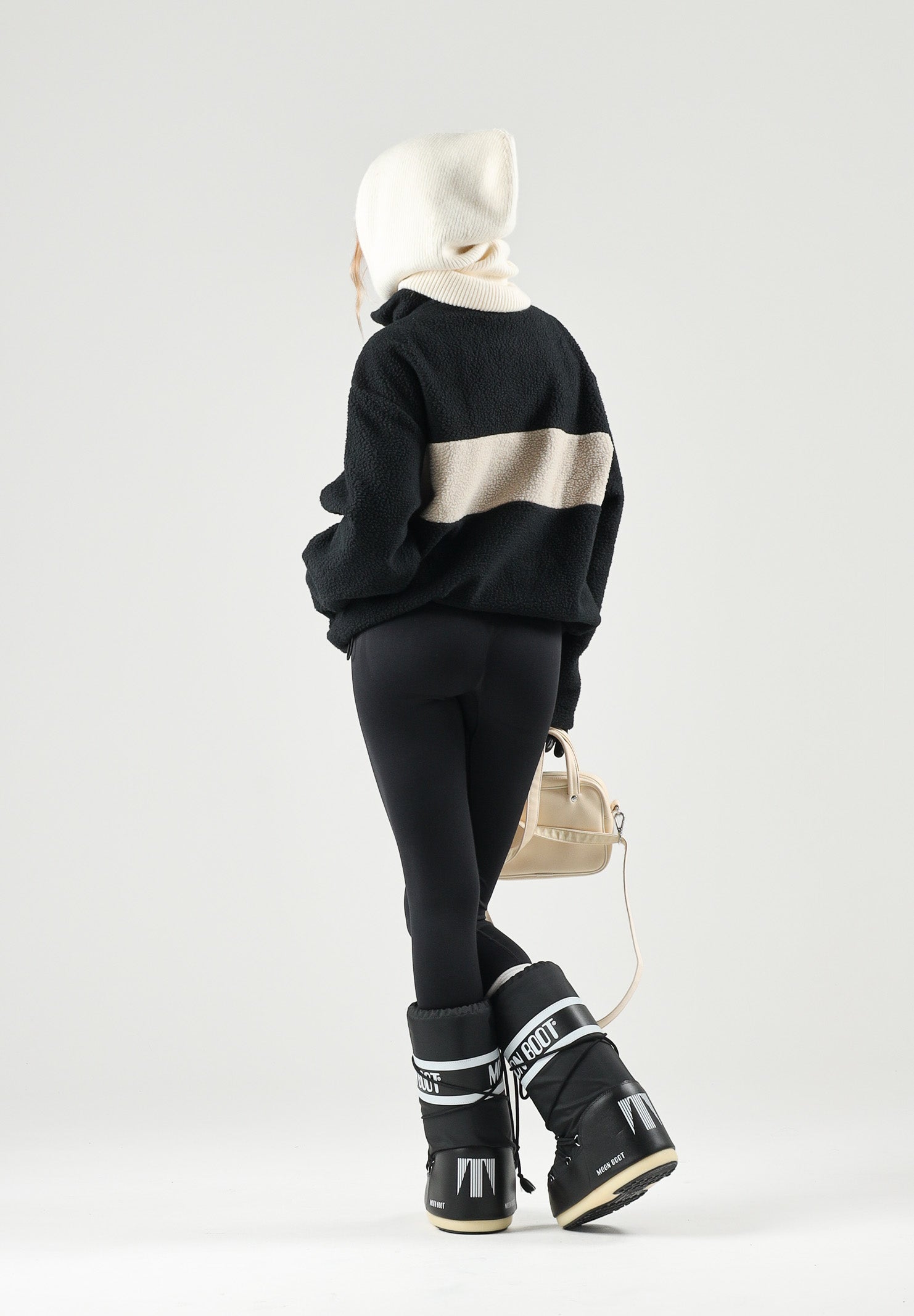 ADIDAS ORIGINALS Pullover mezza zip in pile nero per uomo e donna con mini logo trefoil iconico KG9164 . ADIDAS ORIGINALS 
