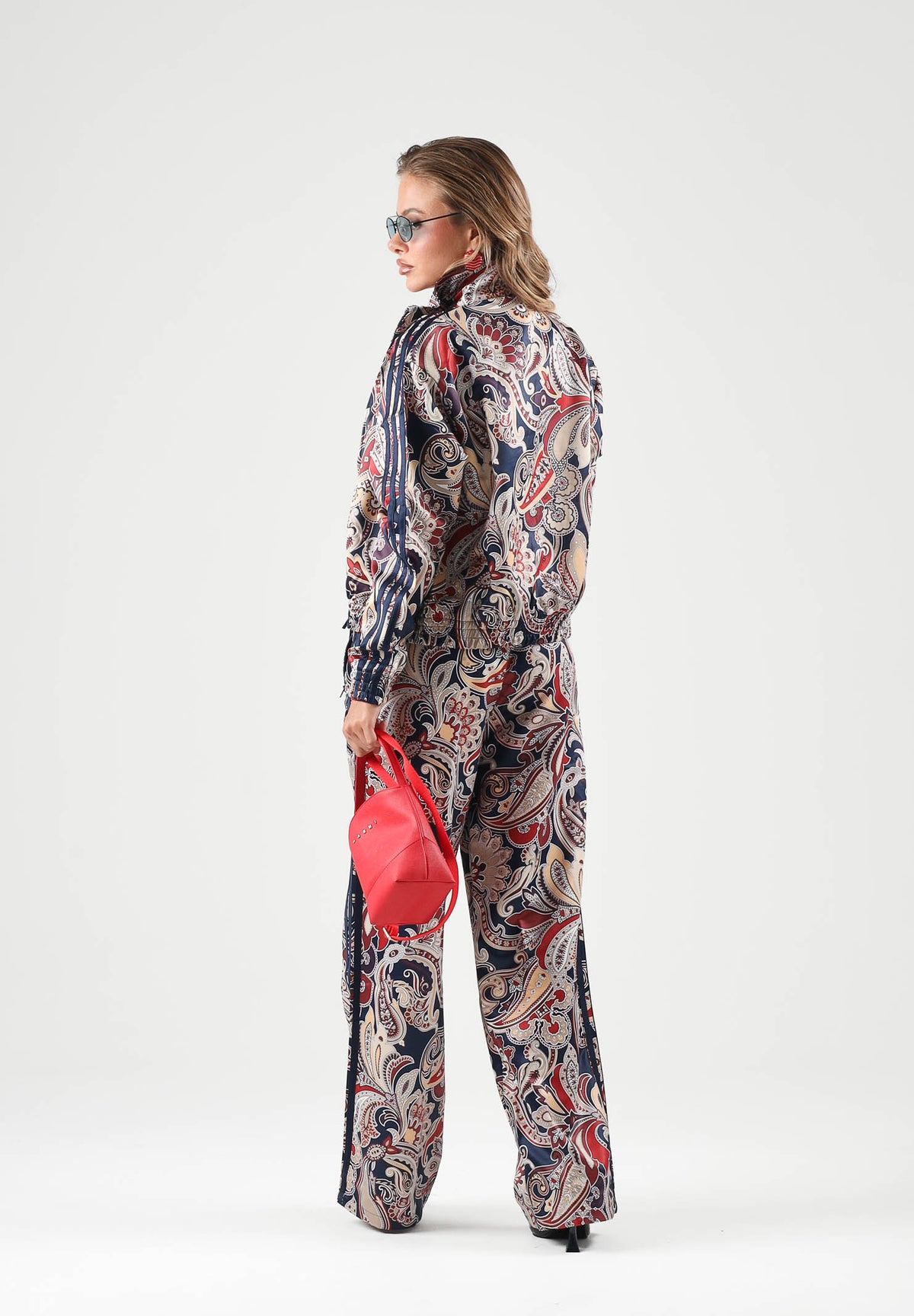 ADIDAS ORIGINALS Pantaloni WIDE LEG PAISLEY multicolore per donna con stampa all-over, effetto acetato KH0764 . ADIDAS ORIGINALS 