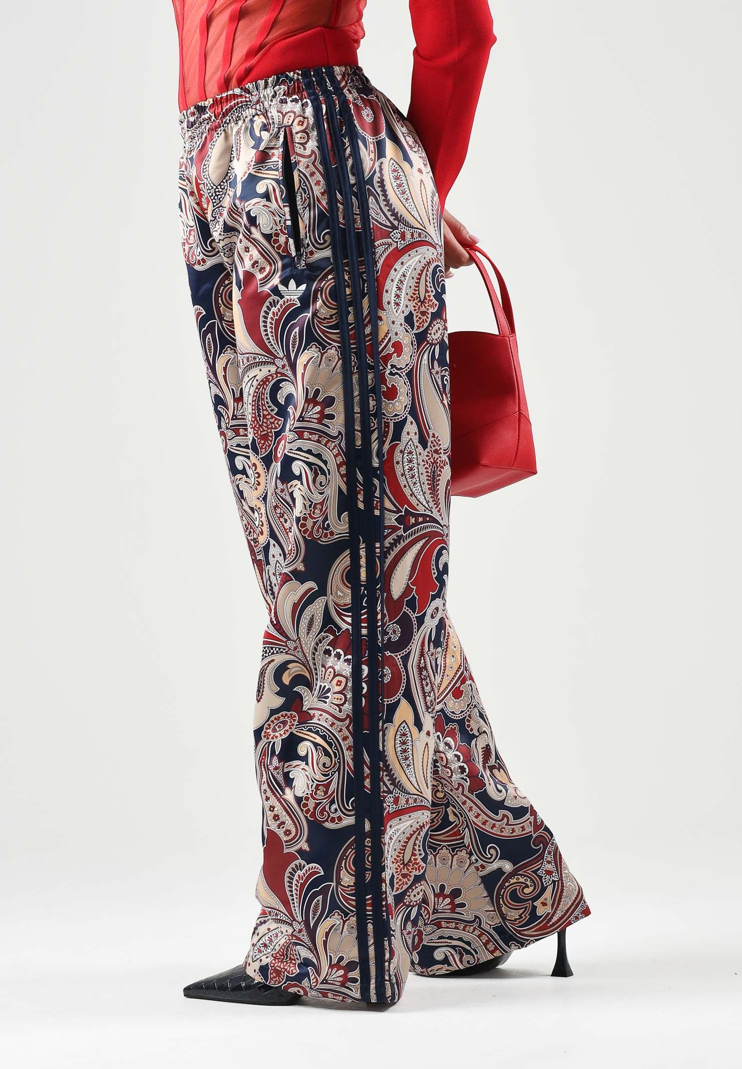 ADIDAS ORIGINALS Pantaloni WIDE LEG PAISLEY multicolore per donna con stampa all-over, effetto acetato KH0764 . ADIDAS ORIGINALS 