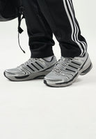 ADIDAS ORIGINALS Sneakers ADISTAR CONTROL 5 Grey da uomo , con tomaia multistrato in mesh e inserti metallizzati KI6154 . ADIDAS ORIGINALS 
