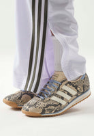 ADIDAS ORIGINALS Sneakers SL 72 OG S Ivory- Gum beige  da donna con motivo animalier KJ7443 . ADIDAS ORIGINALS 