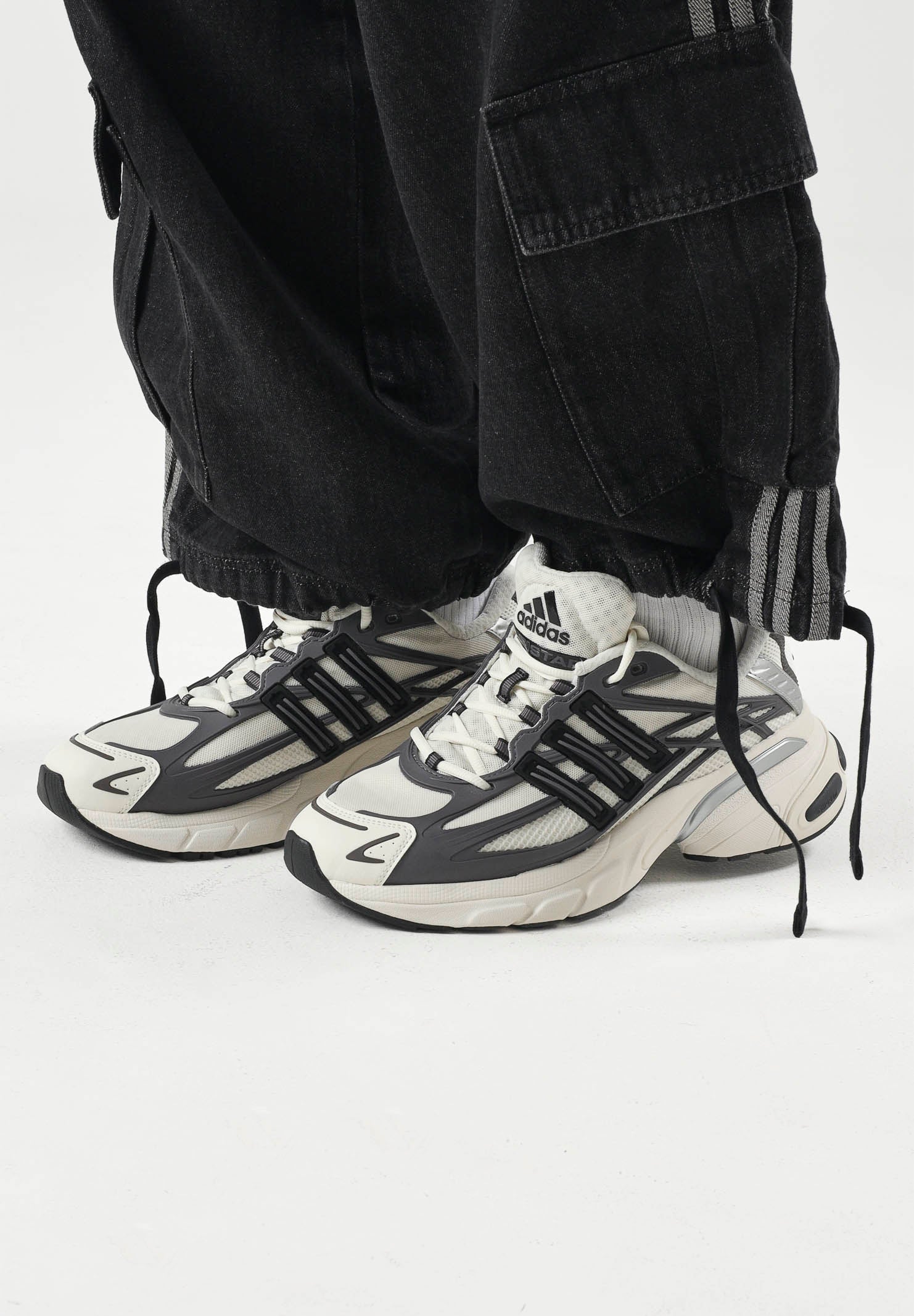 ADIDAS ORIGINALS Sneakers ADISTAR XLG 2.0 Grey Strata-grigio chiaro da uomo con struttura multistrato KJ7895 . ADIDAS ORIGINALS 