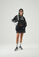 ADIDAS ORIGINALS  T-shirt Crop Jersey Black/Grey nera e grigia da donna con maxi logo adidas KQ6427 . ADIDAS ORIGINALS 