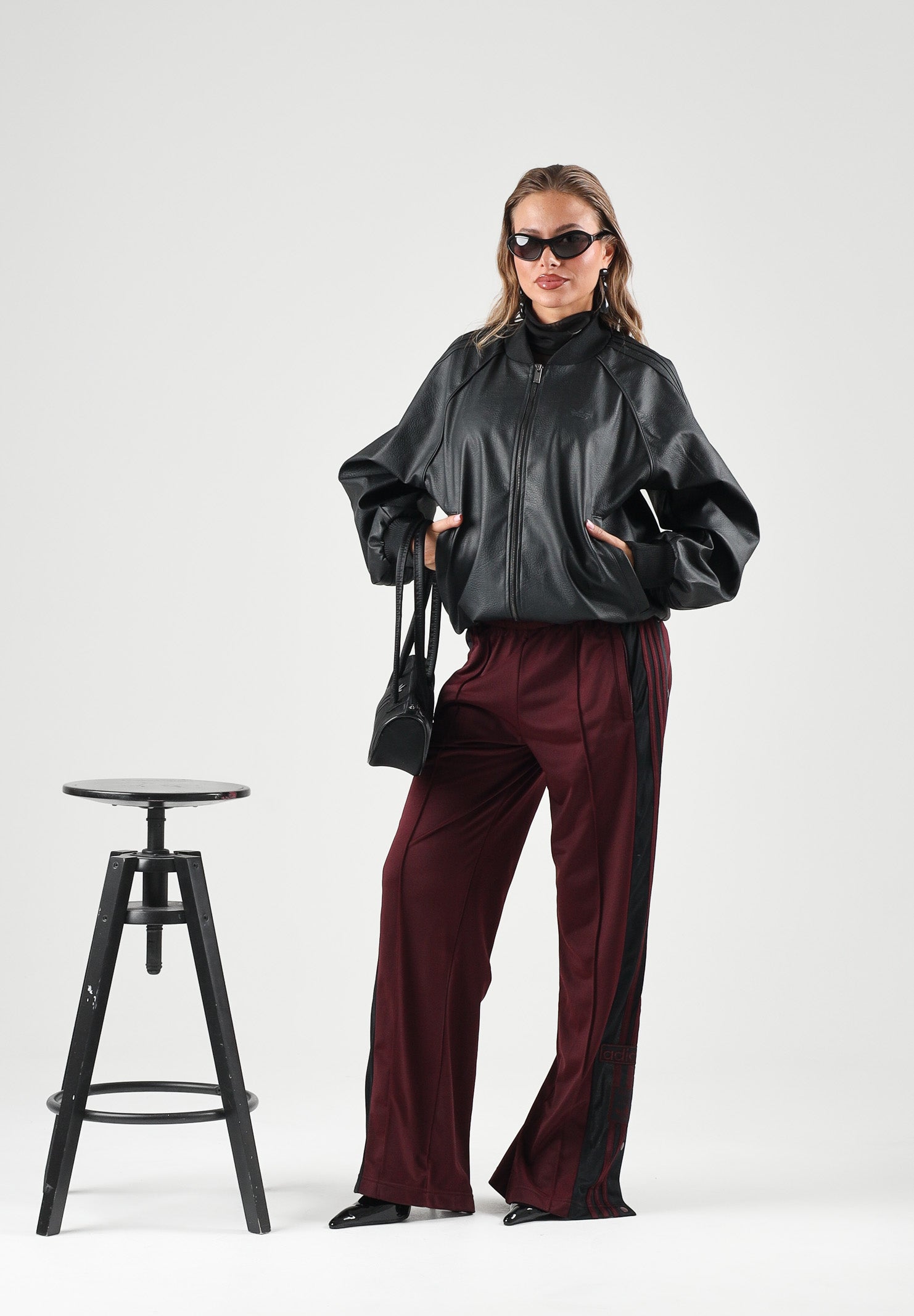 ADIDAS ORIGINALS Giubbotto in eco-pelle SST nero da donna con chiusura full zip e tasche laterali KQ6435 . ADIDAS ORIGINALS 