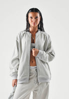 ADIDAS ORIGINALS Giacca SST OVERSIZED DENIM grigio chiaro da donna in tinta unita KQ6472 . ADIDAS ORIGINALS 