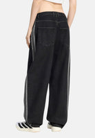 ADIDAS ORIGINALS Jeans WIDE LEG nero da donna con vestibilità ampia e bande laterali a contrasto. KQ6474 . ADIDAS ORIGINALS 
