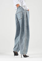 ADIDAS ORIGINALS Jeans WIDE LEG denim azzurro per donna con vestibilità ampia e bande laterali a contrasto. KQ6476 . ADIDAS ORIGINALS 