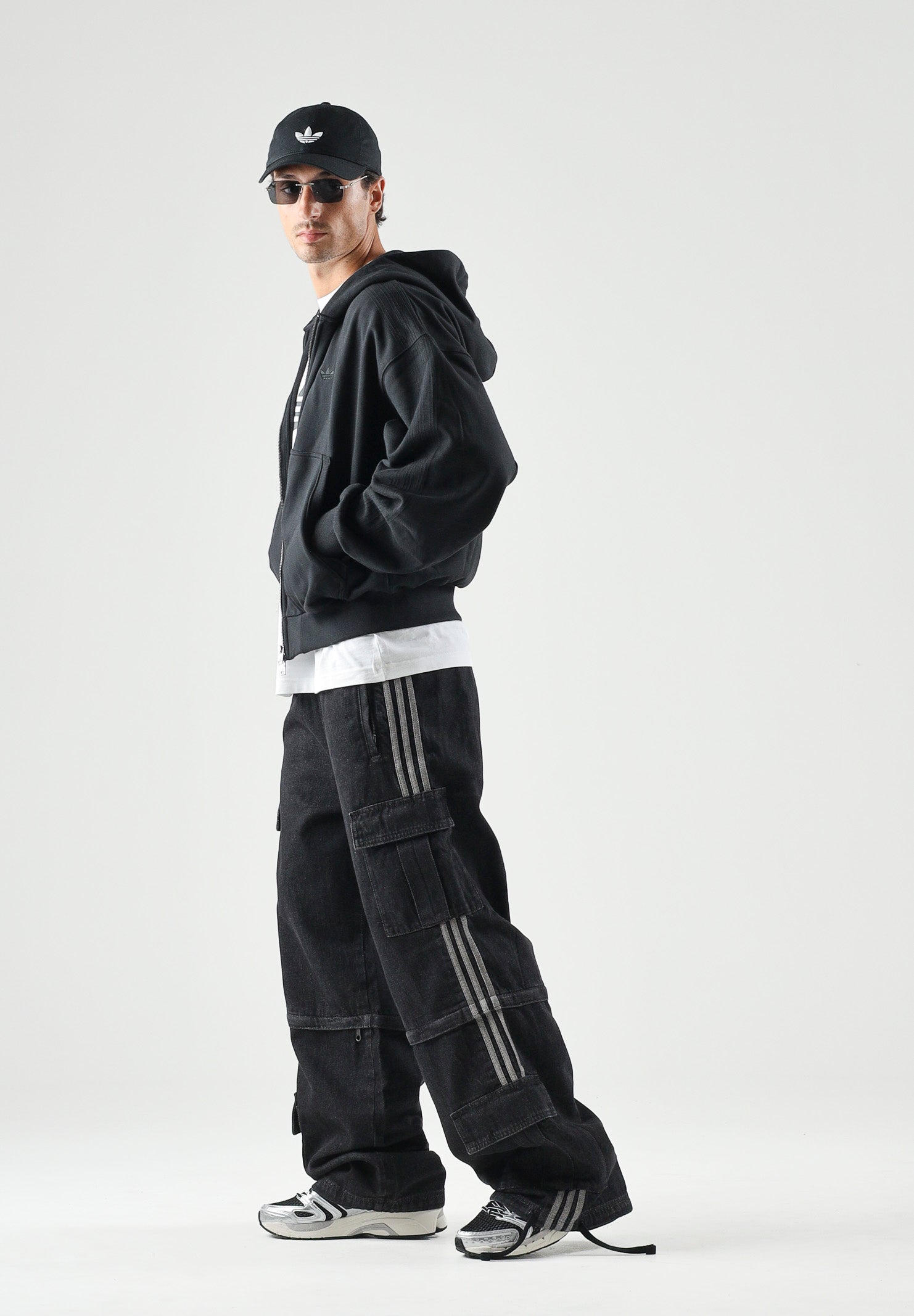 ADIDAS ORIGINALS Jeans MID RISE nero per uomo e donna con tasche cargo KQ6480 . ADIDAS ORIGINALS 