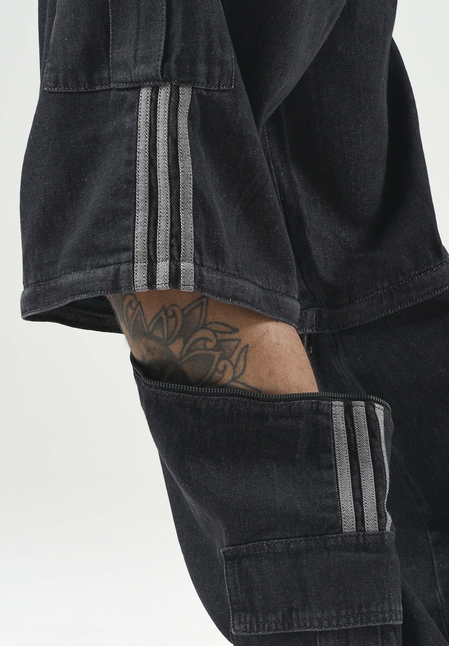 ADIDAS ORIGINALS Jeans MID RISE nero per uomo e donna con tasche cargo KQ6480 . ADIDAS ORIGINALS 