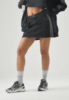 ADIDAS ORIGINALS  gonna corta Mid Rise Denim Skirt True Black Denim nera donna KQ6485 . ADIDAS ORIGINALS 