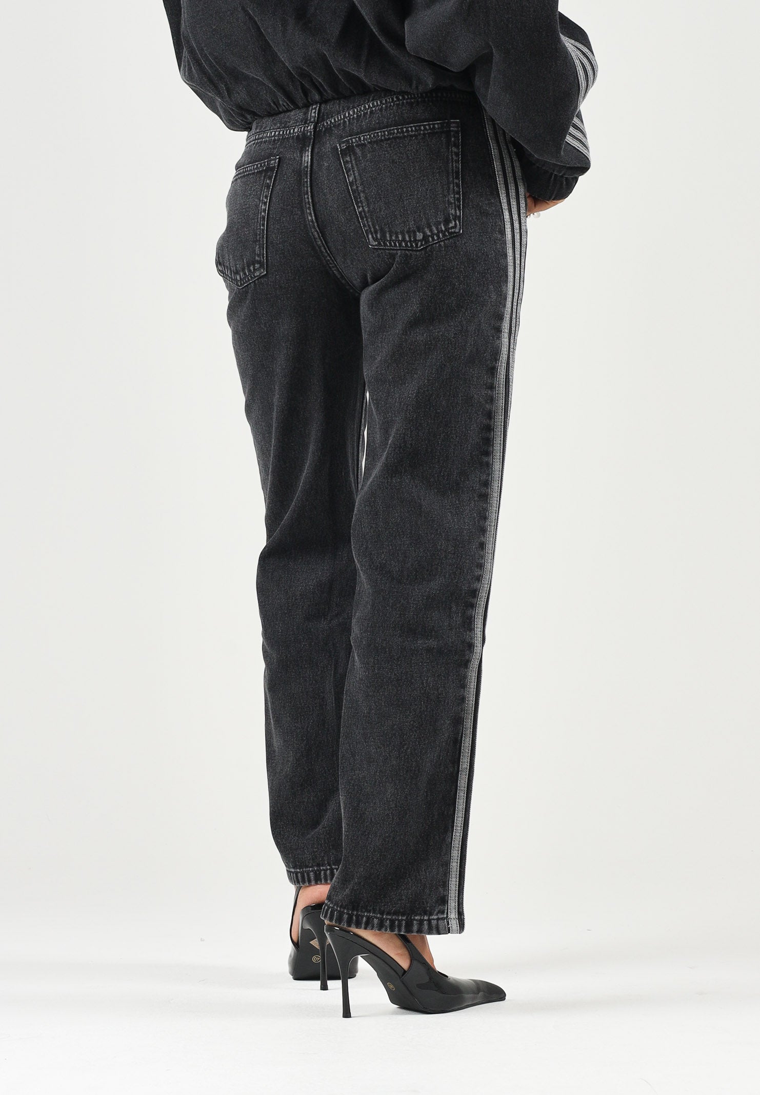ADIDAS ORIGINALS Jeans FIREBIRD MID RISE STRAIGHT nero da donna con iconiche 3-Stripes laterali. KQ6488 . ADIDAS ORIGINALS 