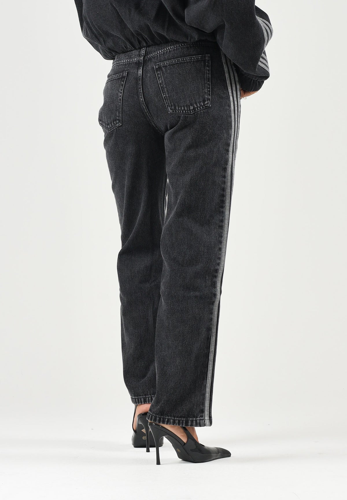 ADIDAS ORIGINALS Jeans FIREBIRD MID RISE STRAIGHT nero da donna con iconiche 3-Stripes laterali. KQ6488 . ADIDAS ORIGINALS 