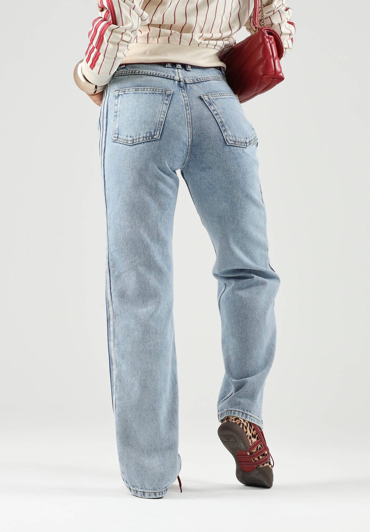 ADIDAS ORIGINALS Jeans FIREBIRD MID RISE STRAIGHT light-denim da donna con gamba dritta e dettagli laterali. KQ6490 . ADIDAS ORIGINALS 