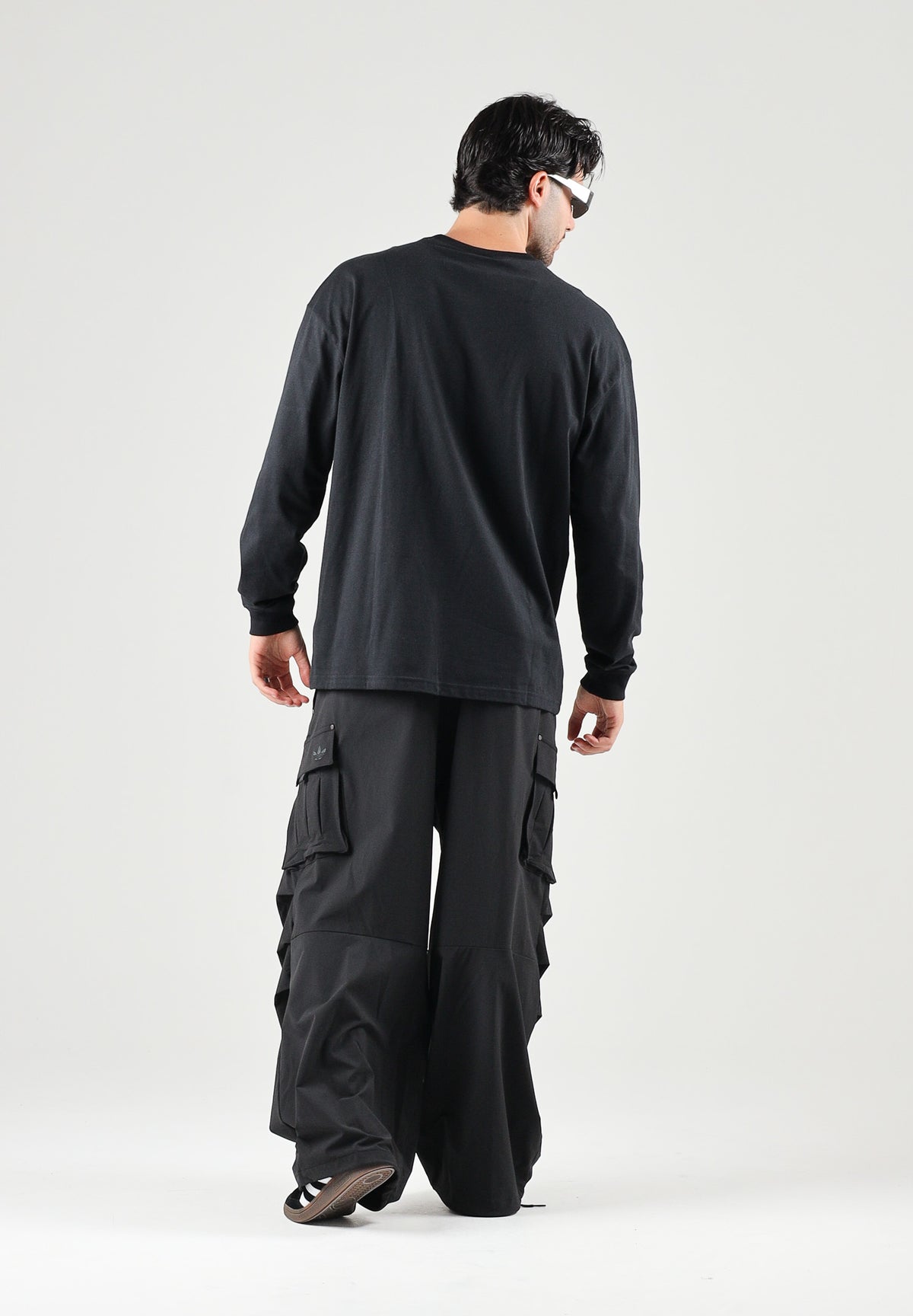 ADIDAS ORIGINALS T-shirt manica lunga TREFOIL ESSENTIALS LONGSLEEVE nera  da uomo KQ6517 . ADIDAS ORIGINALS 