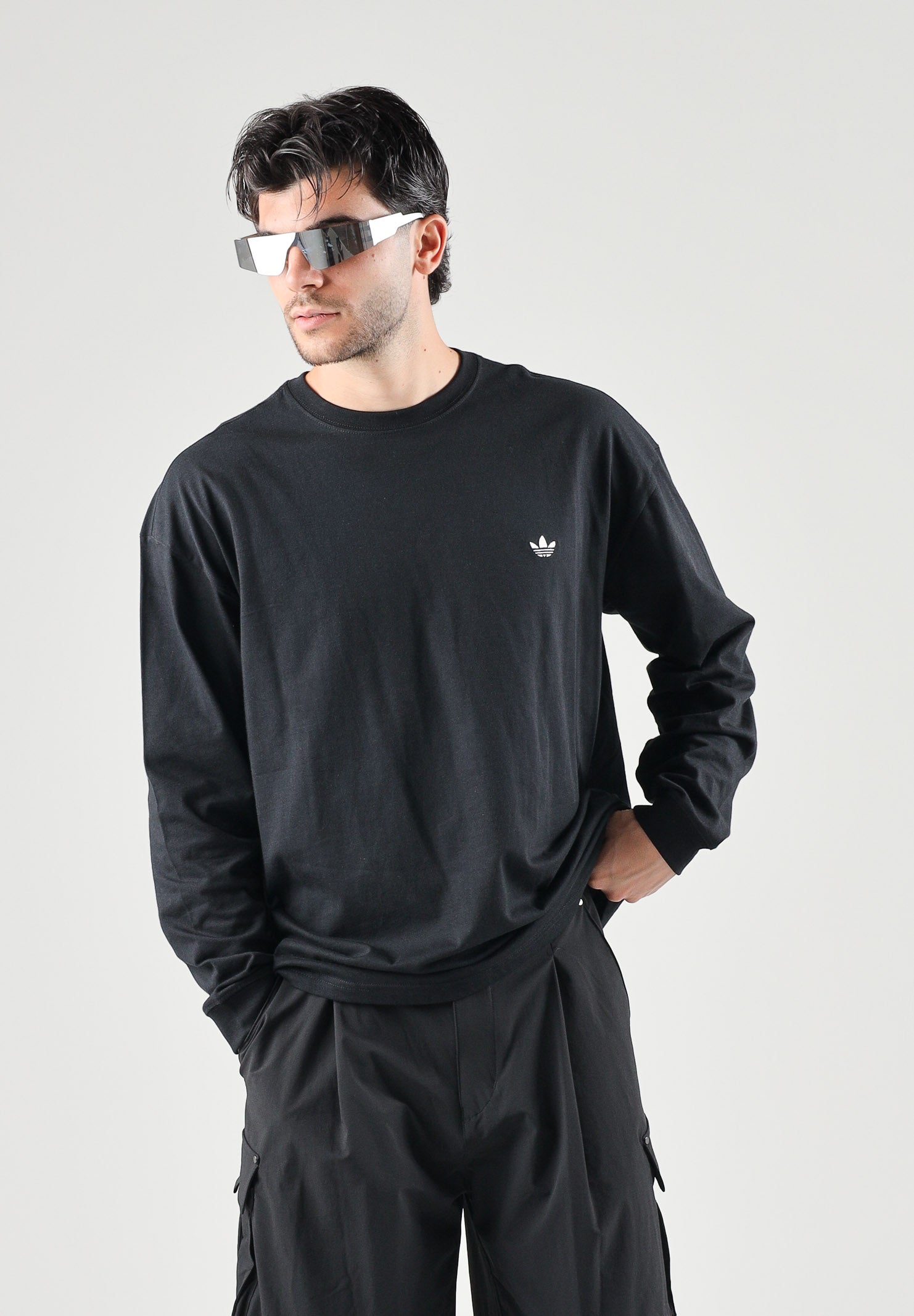 ADIDAS ORIGINALS T-shirt manica lunga TREFOIL ESSENTIALS LONGSLEEVE nera  da uomo KQ6517 . ADIDAS ORIGINALS 