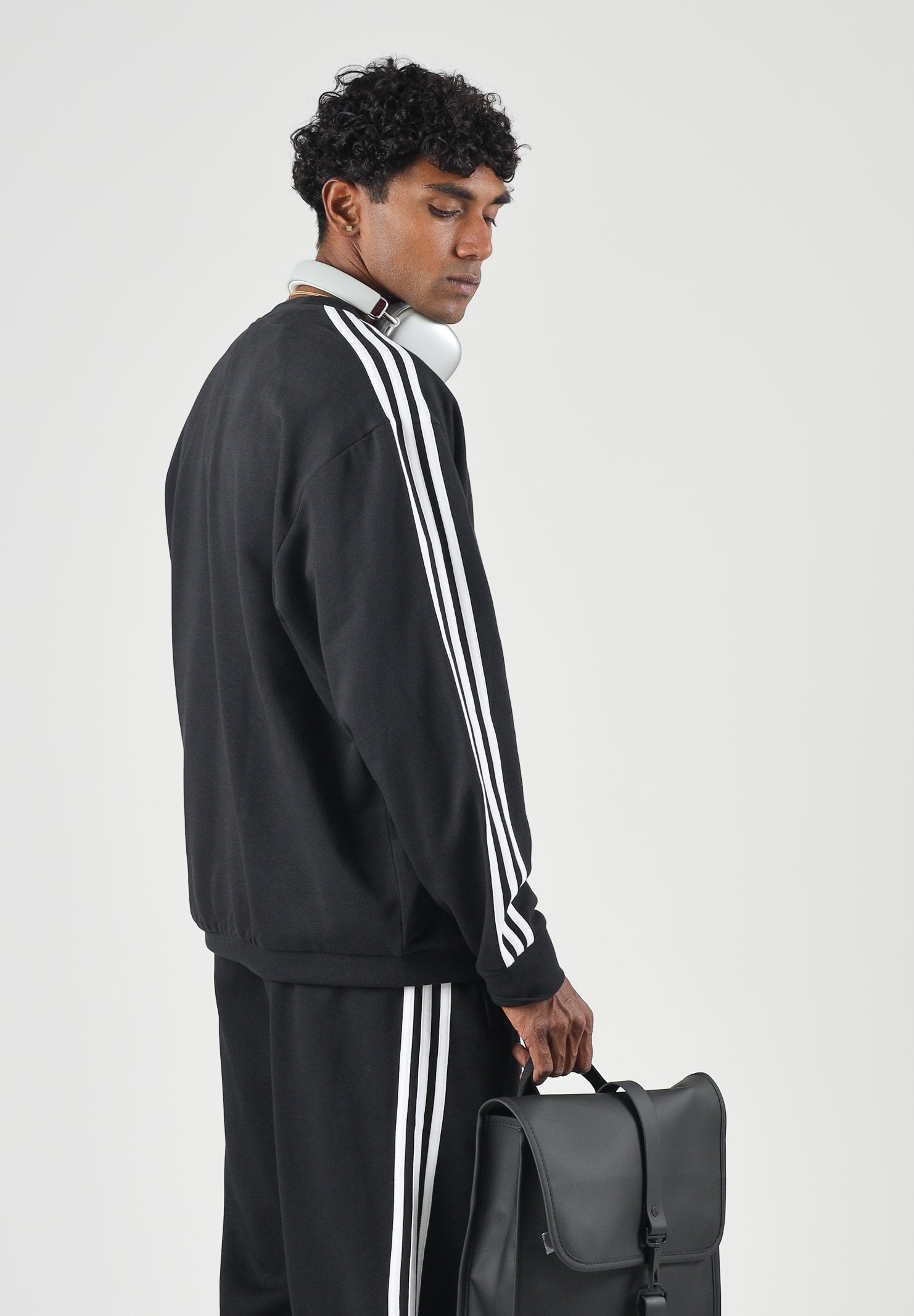 ADIDAS ORIGINALS Felpa girocollo ADICOLOR 3-STRIPES nera da uomo KQ8915 . ADIDAS ORIGINALS 