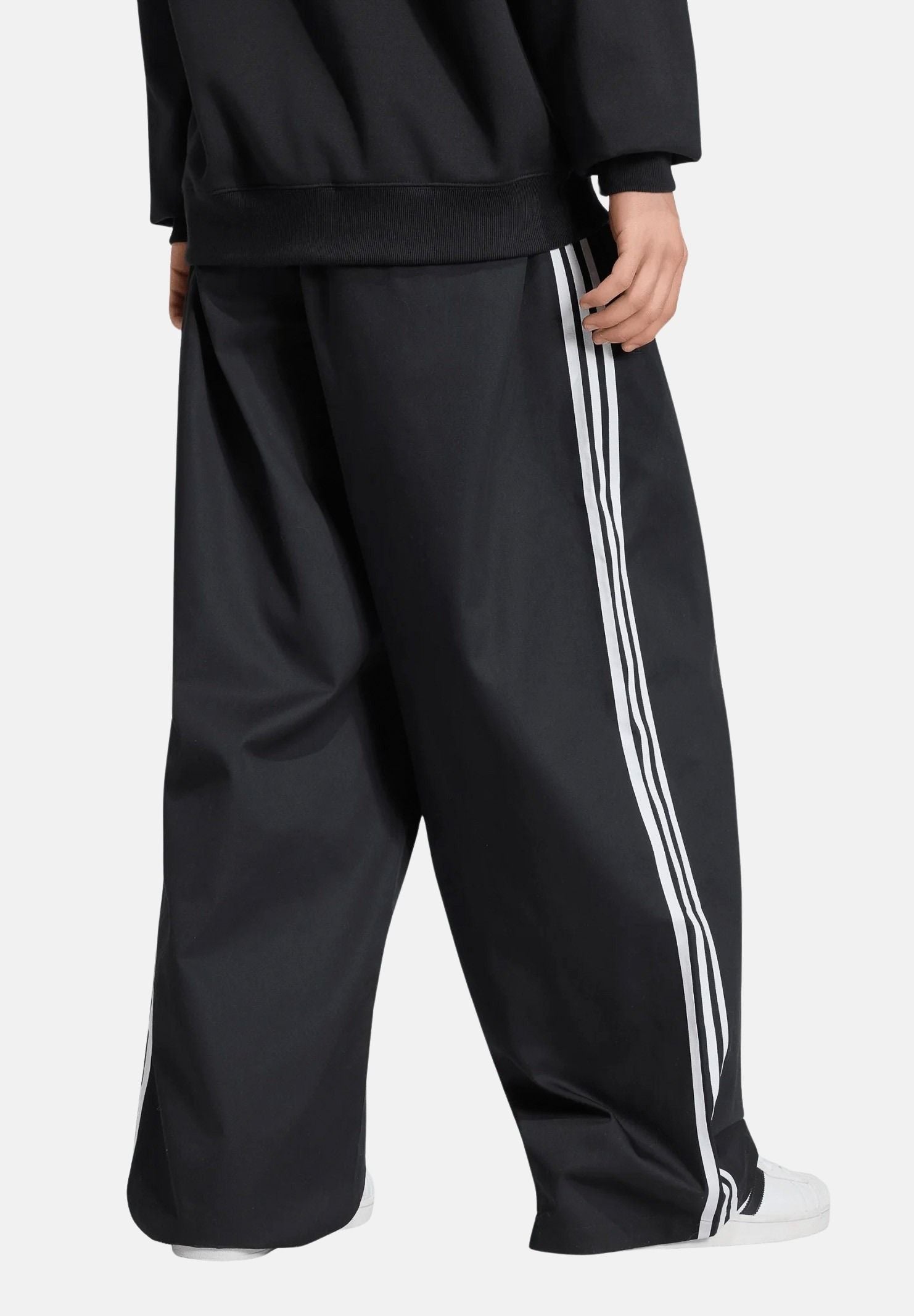 ADIDAS ORIGINALS pantaloni sportivi Adicolor SST Cotton Twill Pants black nero uomo. KR1387 . ADIDAS ORIGINALS 