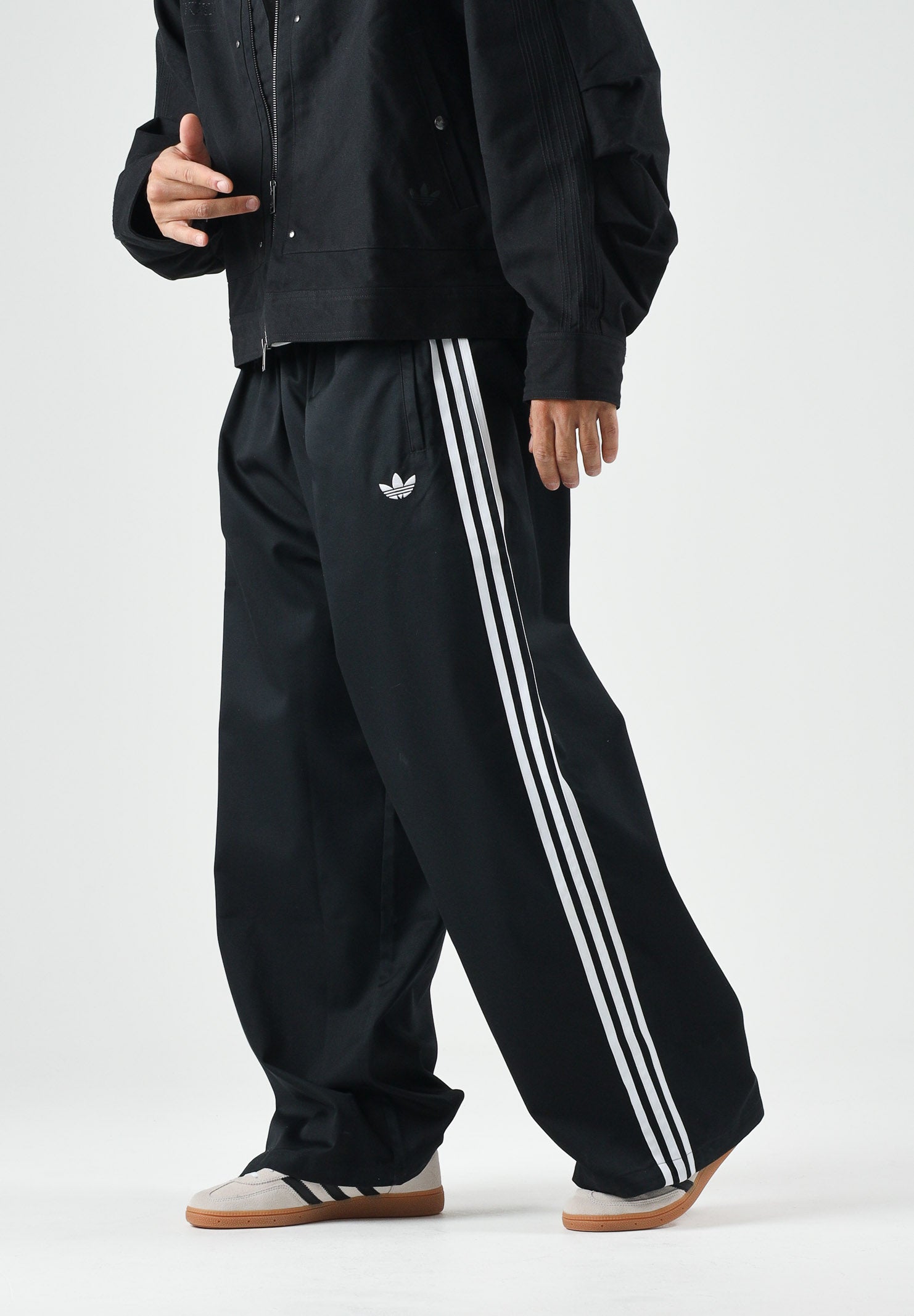 ADIDAS ORIGINALS pantaloni sportivi Adicolor SST Cotton Twill Pants black nero uomo. KR1387 . ADIDAS ORIGINALS 