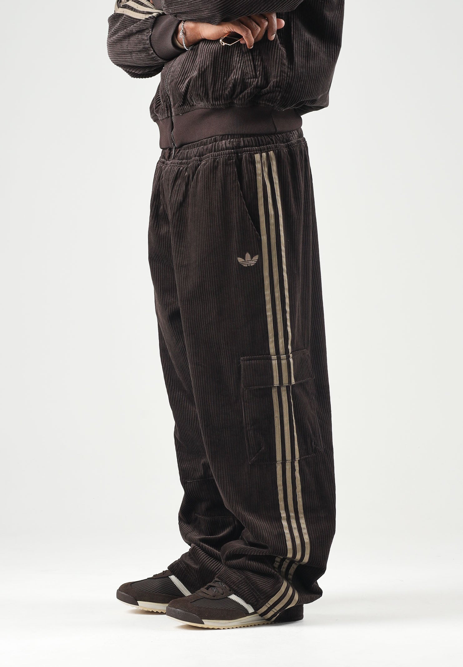ADIDAS ORIGINALS Pantaloni cargo marrone/coffe per uomo e donna KR1405 . ADIDAS ORIGINALS 
