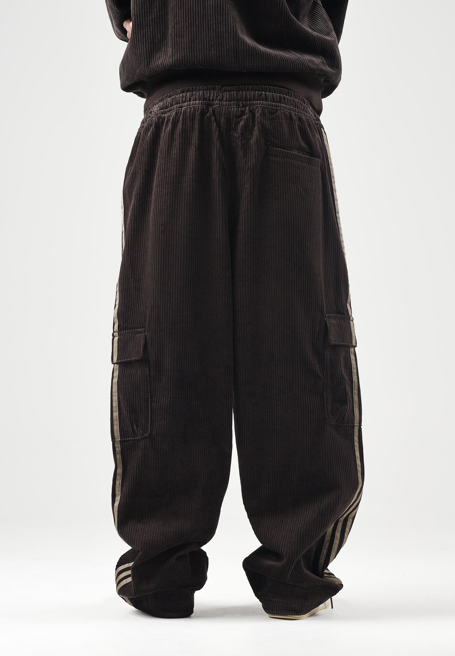 ADIDAS ORIGINALS Pantaloni cargo marrone/coffe per uomo e donna KR1405 . ADIDAS ORIGINALS 
