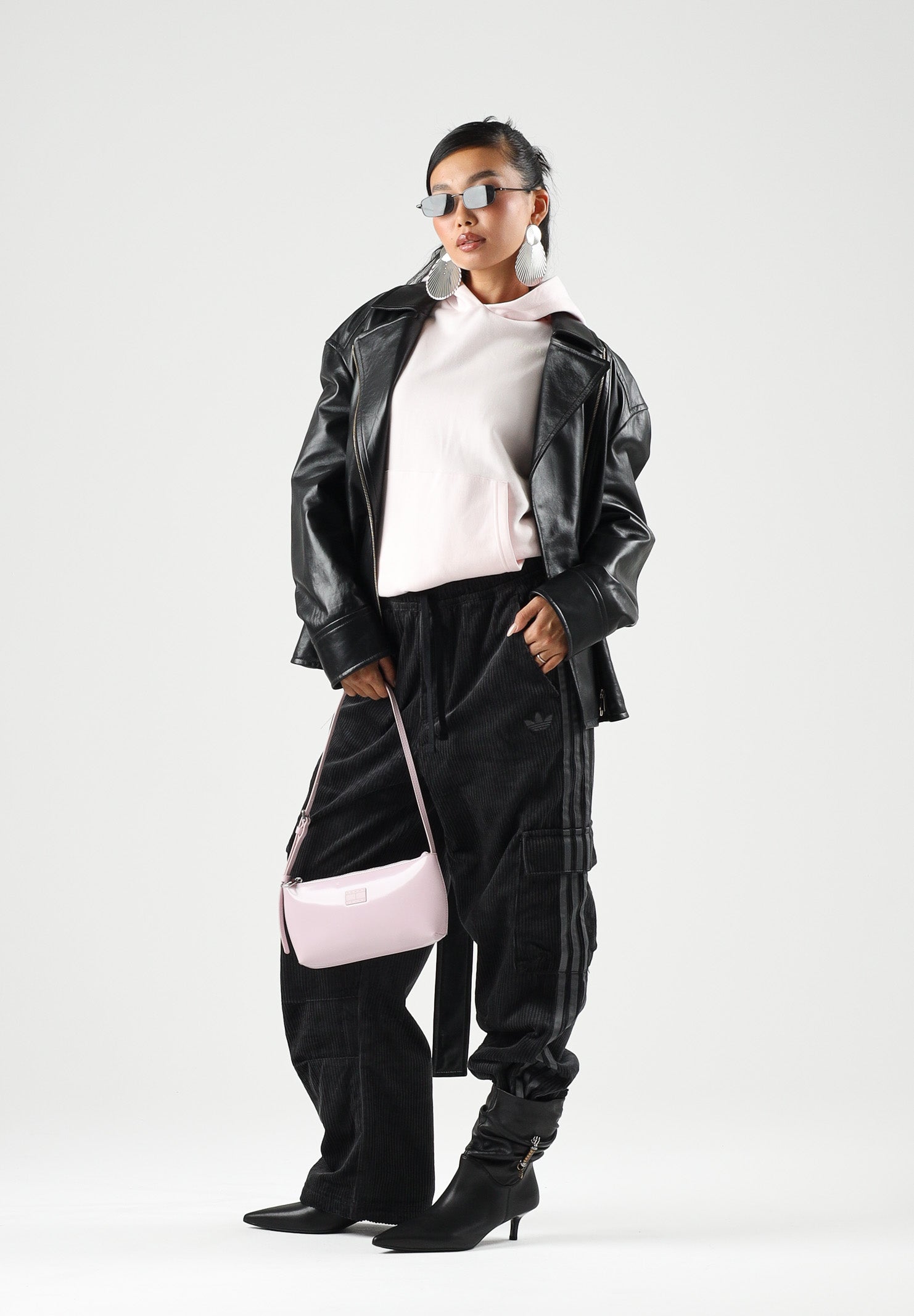 ADIDAS ORIGINALS Jeans cargo neri da uomo con tasconi KR1407 . ADIDAS ORIGINALS 