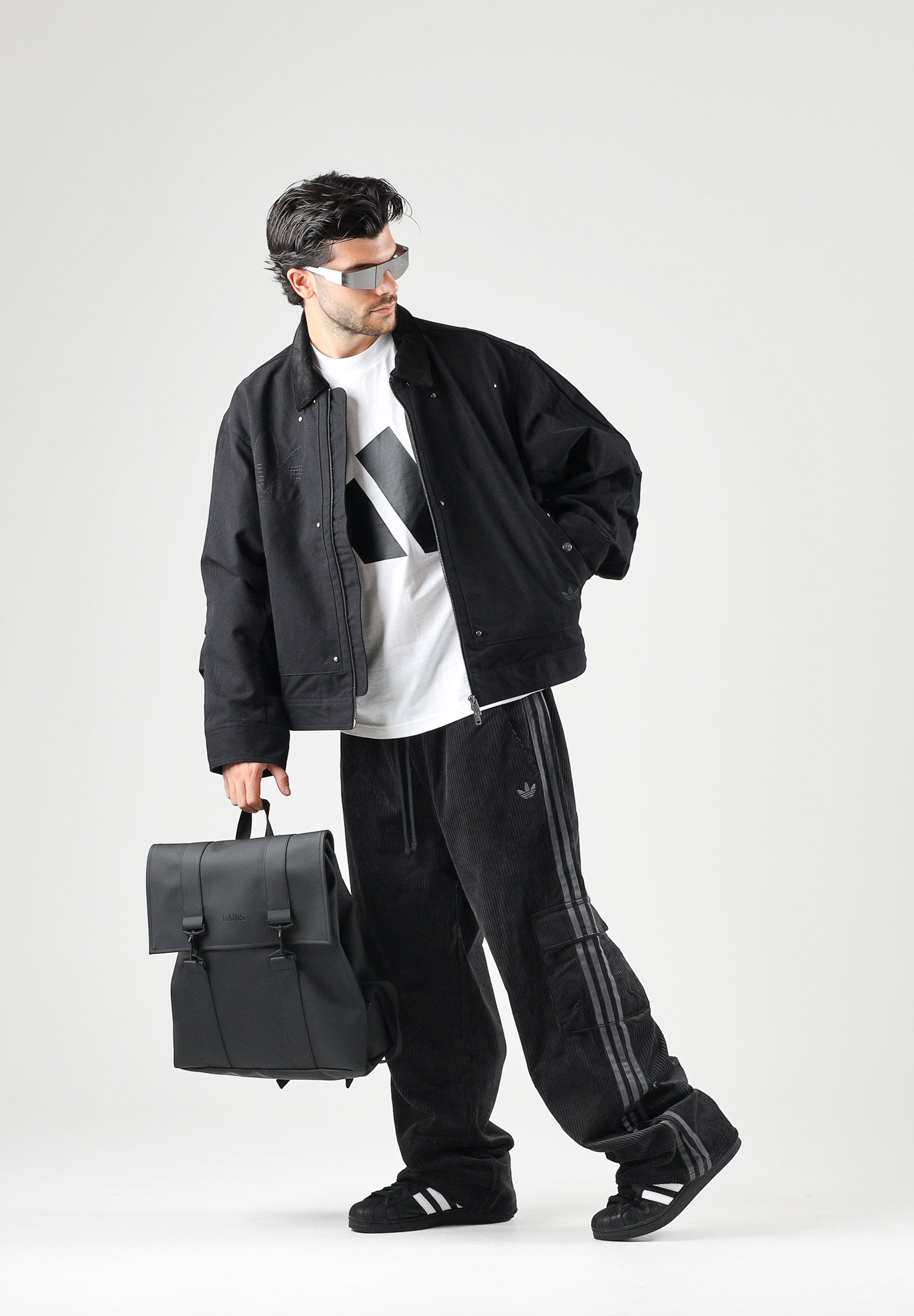 ADIDAS ORIGINALS Jeans cargo neri da uomo con tasconi KR1407 . ADIDAS ORIGINALS 