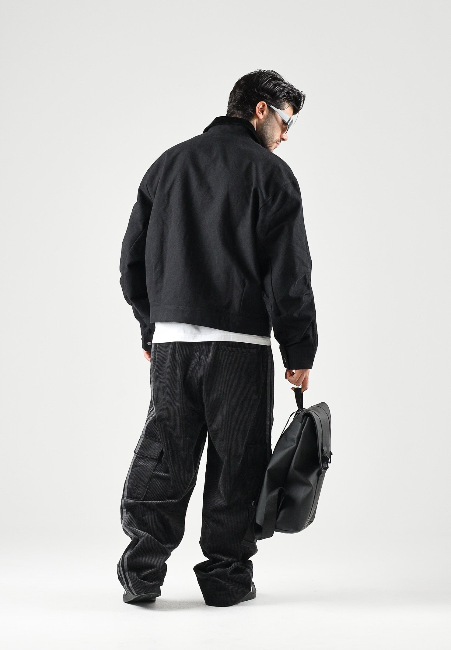 ADIDAS ORIGINALS Jeans cargo neri da uomo con tasconi KR1407 . ADIDAS ORIGINALS 
