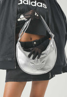 ADIDAS ORIGINALS borsa a spalla Adicolor Half Crescent Bag Metallic PU silver metallic argento da donna. KR1562 . ADIDAS ORIGINALS 