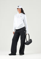 ADIDAS ORIGINALS Pantaloni neri da donna con gamba ampia e mini logo iconico laterale KR3606 . ADIDAS ORIGINALS 