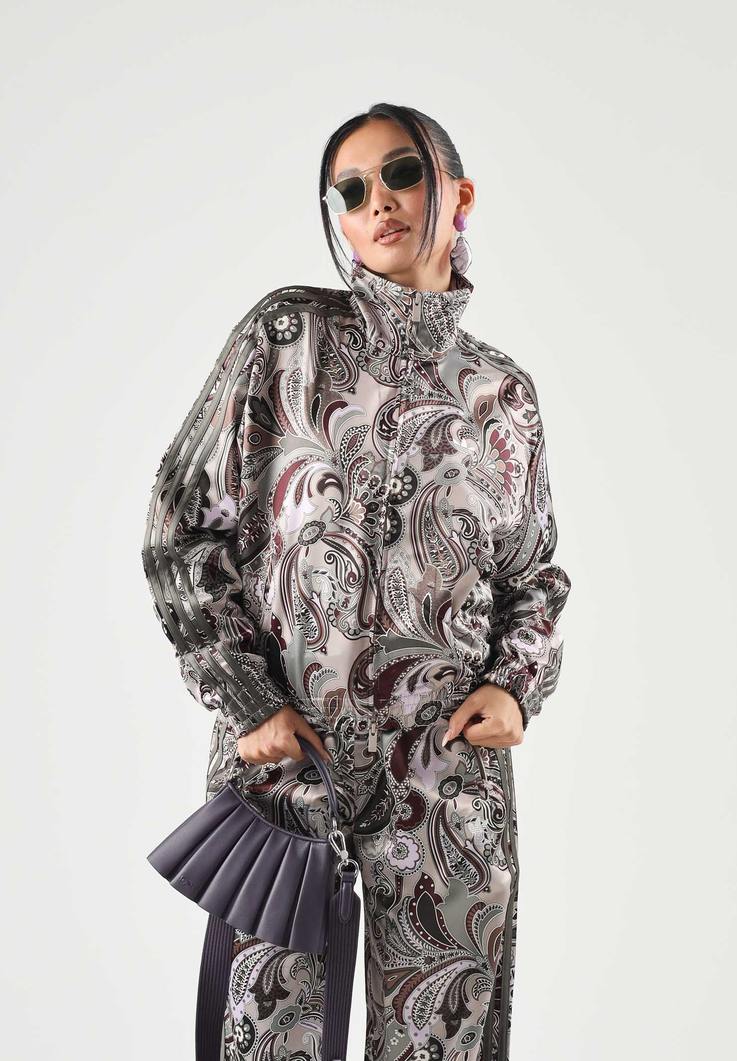 ADIDAS ORIGINALS Felpa con zip LIBERTY LONDON  multicolore per donna con fantasia grafica all-over in tessuto tecnico acetato KR6678 . ADIDAS ORIGINALS 