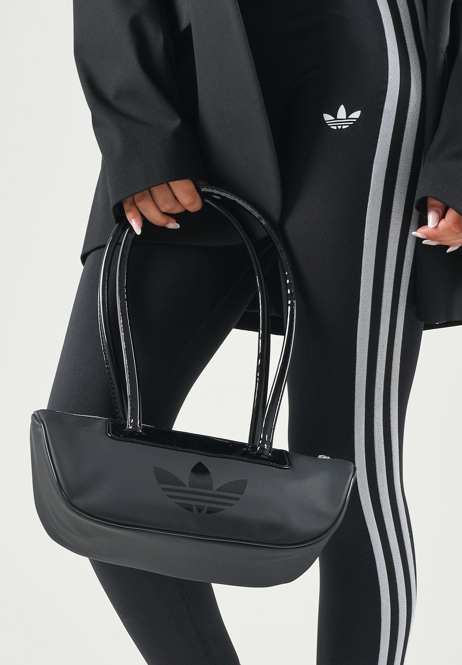ADIDAS ORIGINALS Borsa ADICOLOR BOWLING  Bag nero da donna. KR6770 . ADIDAS ORIGINALS 