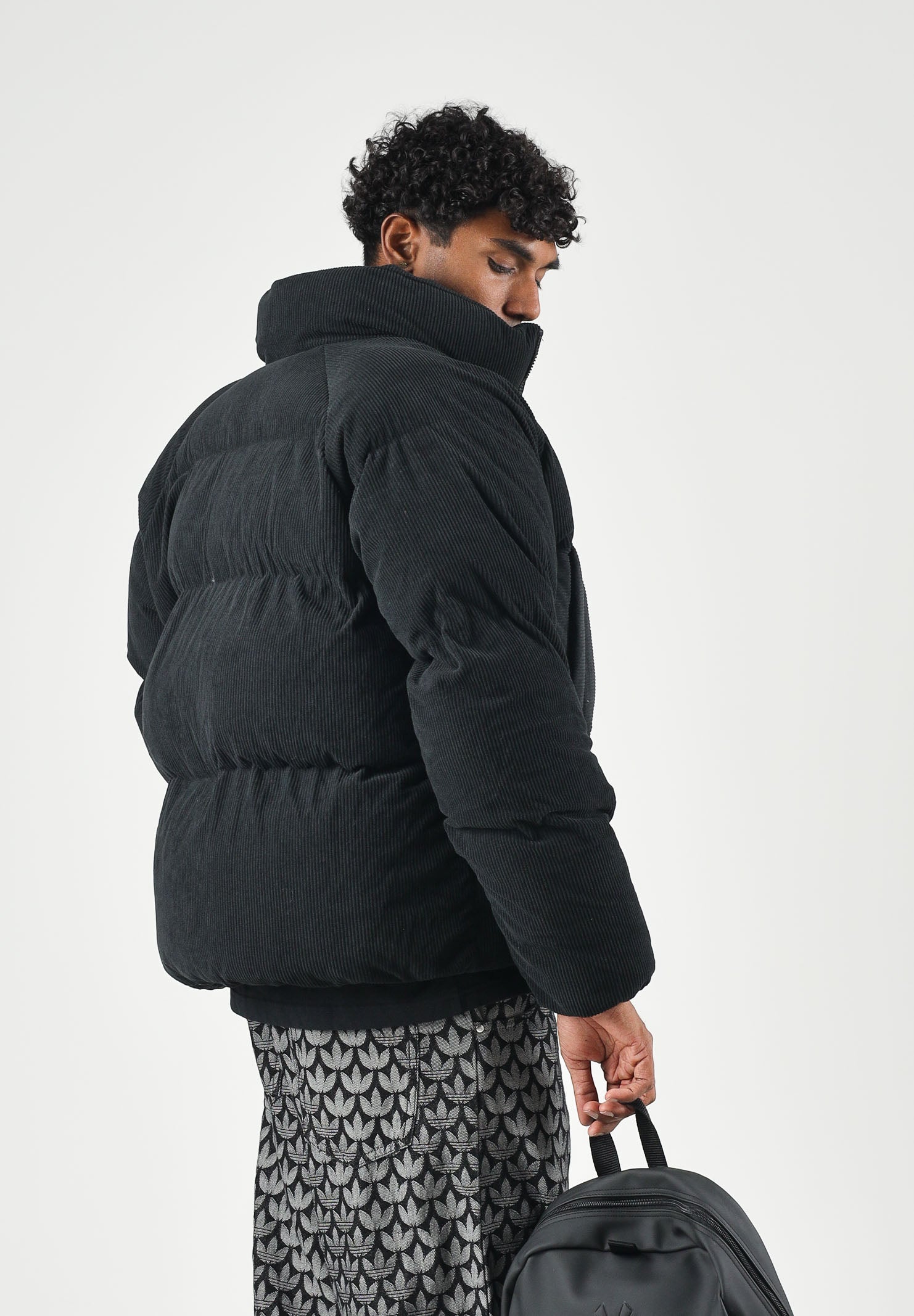 ADIDAS ORIGINALS Piumino CORDUROY PUFFER nero da uomo. KR7209 . ADIDAS ORIGINALS 