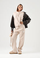 ADIDAS ORIGINALS Pantaloni WIDE LEG beige per donna con morbido tessuto e coulisse regolabile in vita. KR9180 . ADIDAS ORIGINALS 