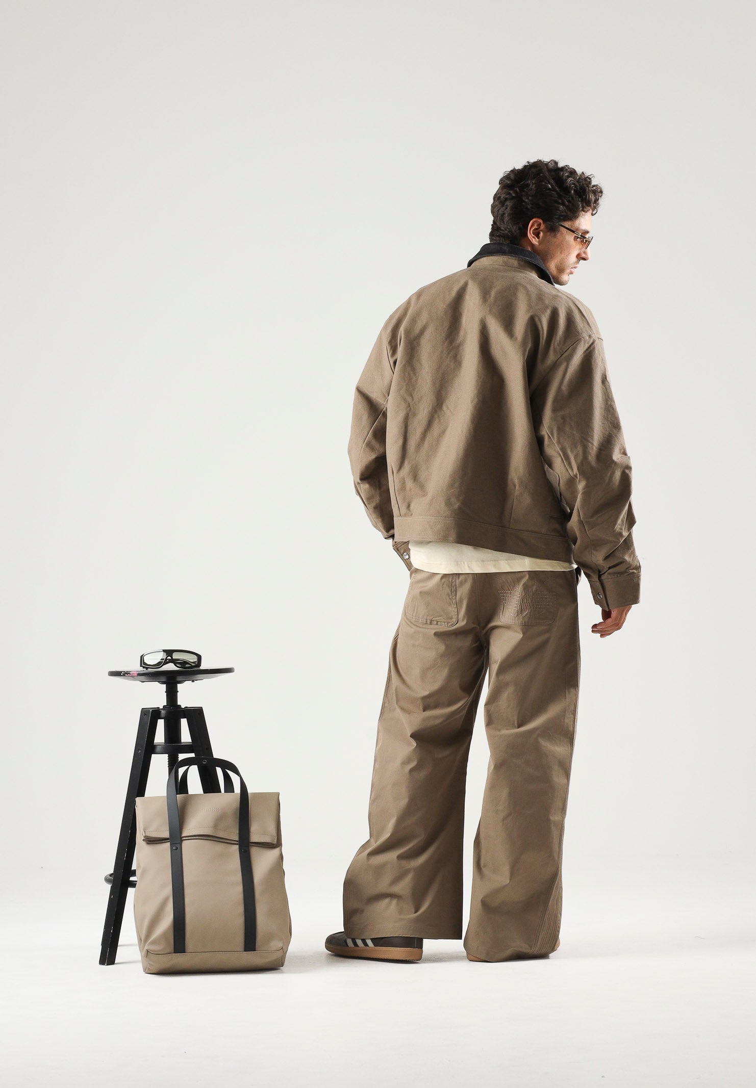 ADIDAS ORIGINALS Pantaloni PREMIUM ESSENTIALS WIDE PANTS beige per uomo e donna KR9655 . ADIDAS ORIGINALS 