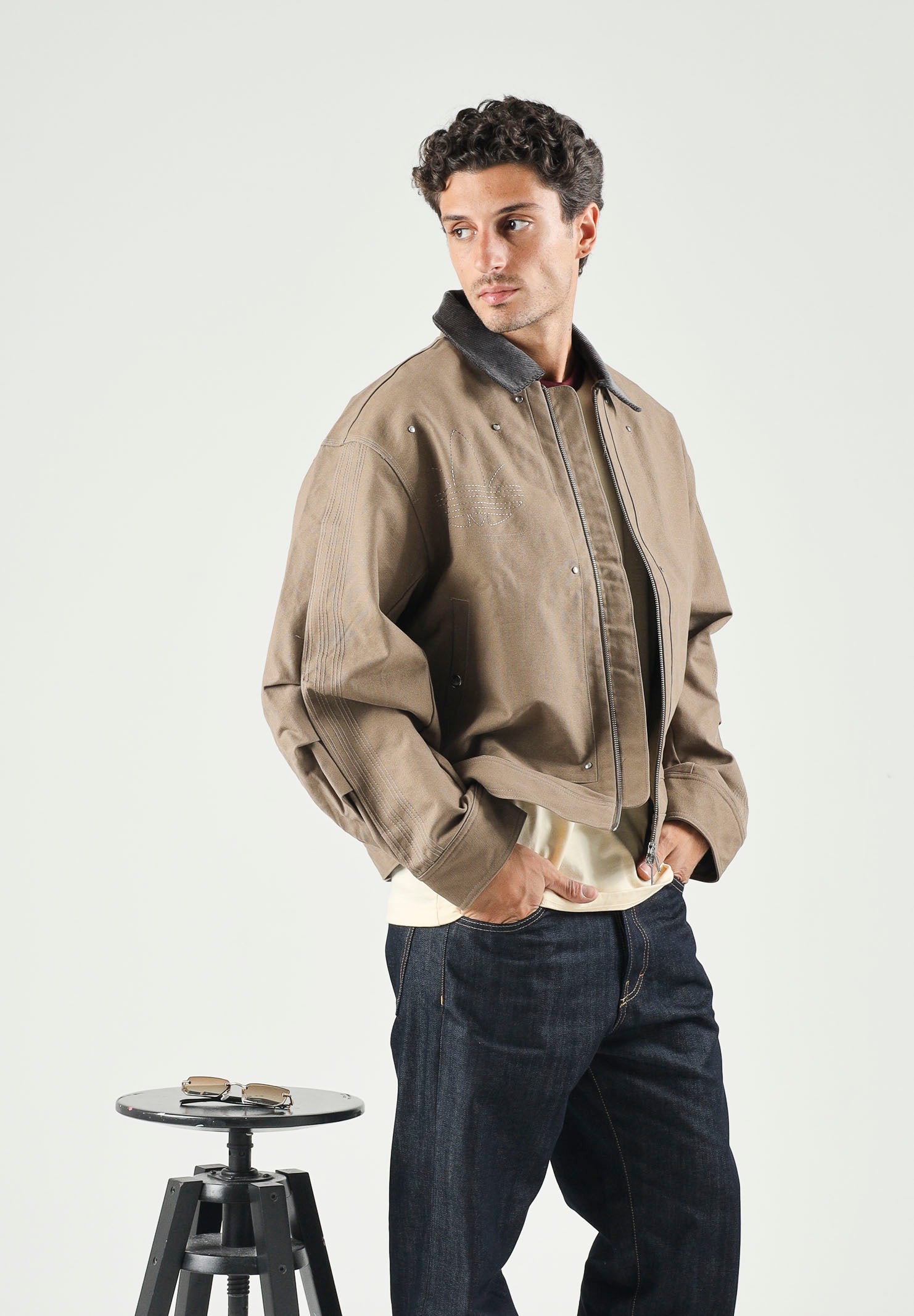 ADIDAS ORIGINALS Bomber giubbotto di jeans PREMIUM ESSENTIALS beige per uomo e donna KR9657 . ADIDAS ORIGINALS 